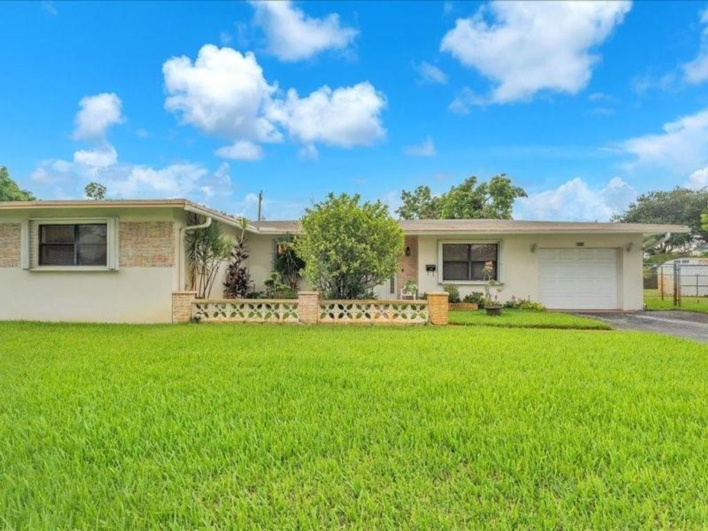 Photo of 4880 NW 9th Street, Plantation, FL 33317 (MLS # F10479330)
