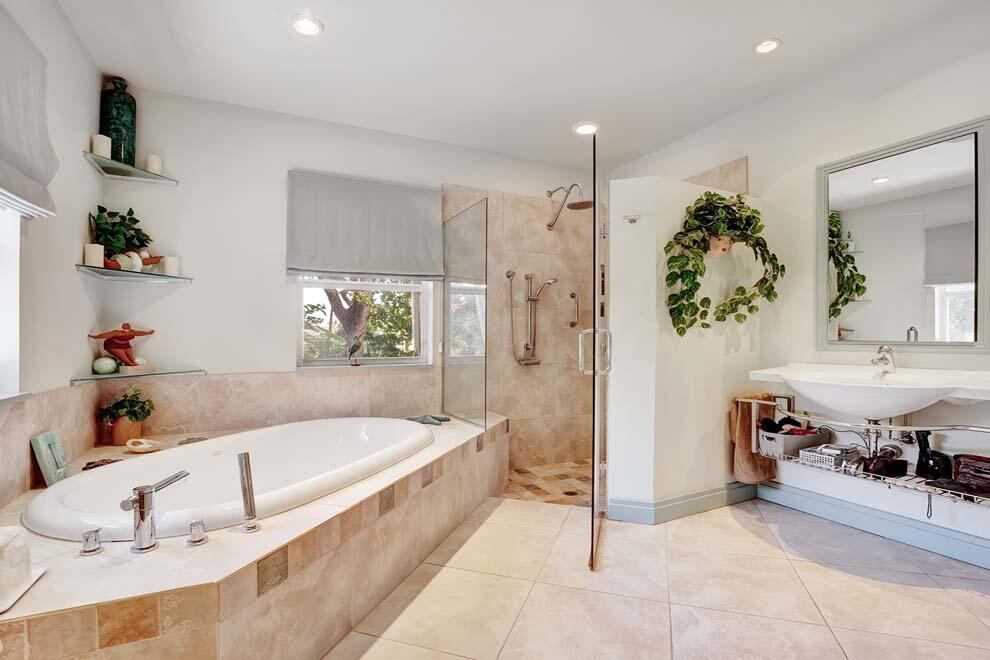 POINT MANALAPAN - Residential