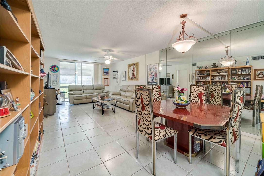 HOLLYBROOK GOLF & TENNIS - Residential