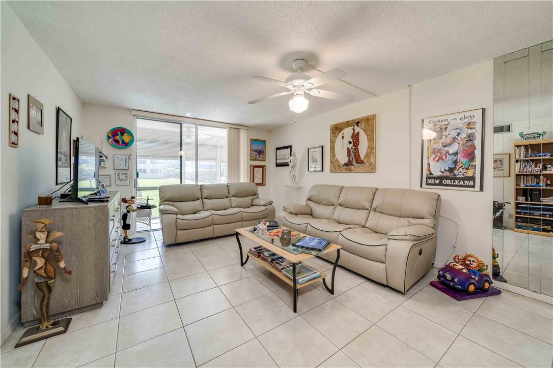 HOLLYBROOK GOLF & TENNIS - Residential