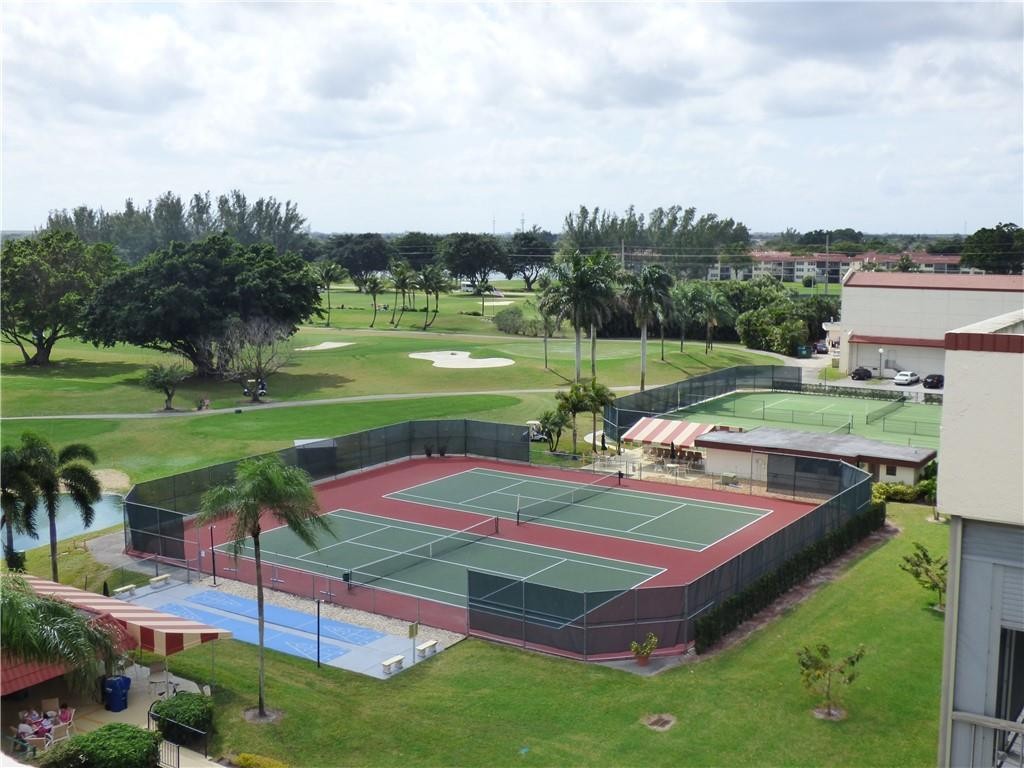 HOLLYBROOK GOLF & TENNIS - Residential