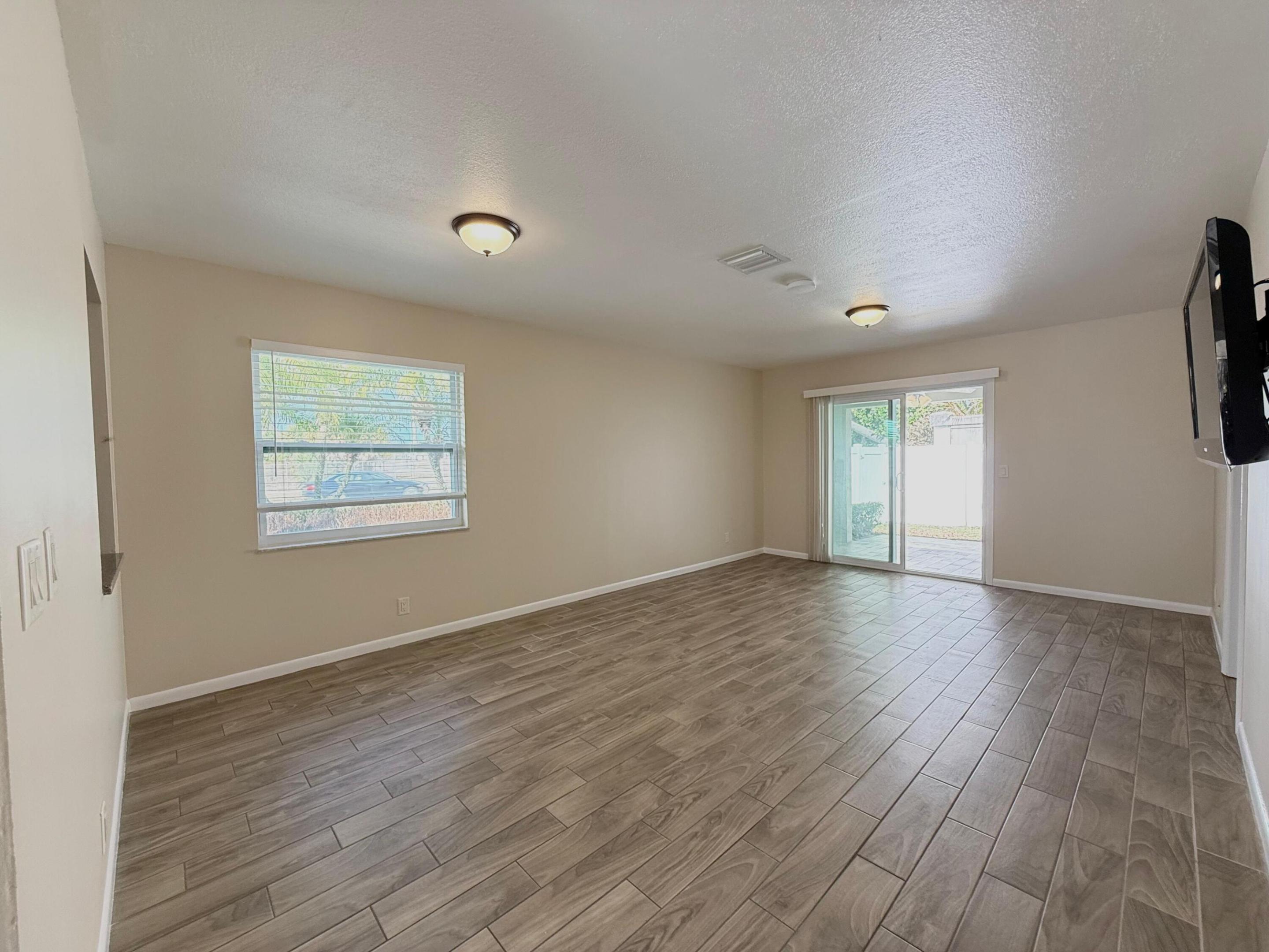 TEQUESTA VILLAS CONDO - Residential Lease