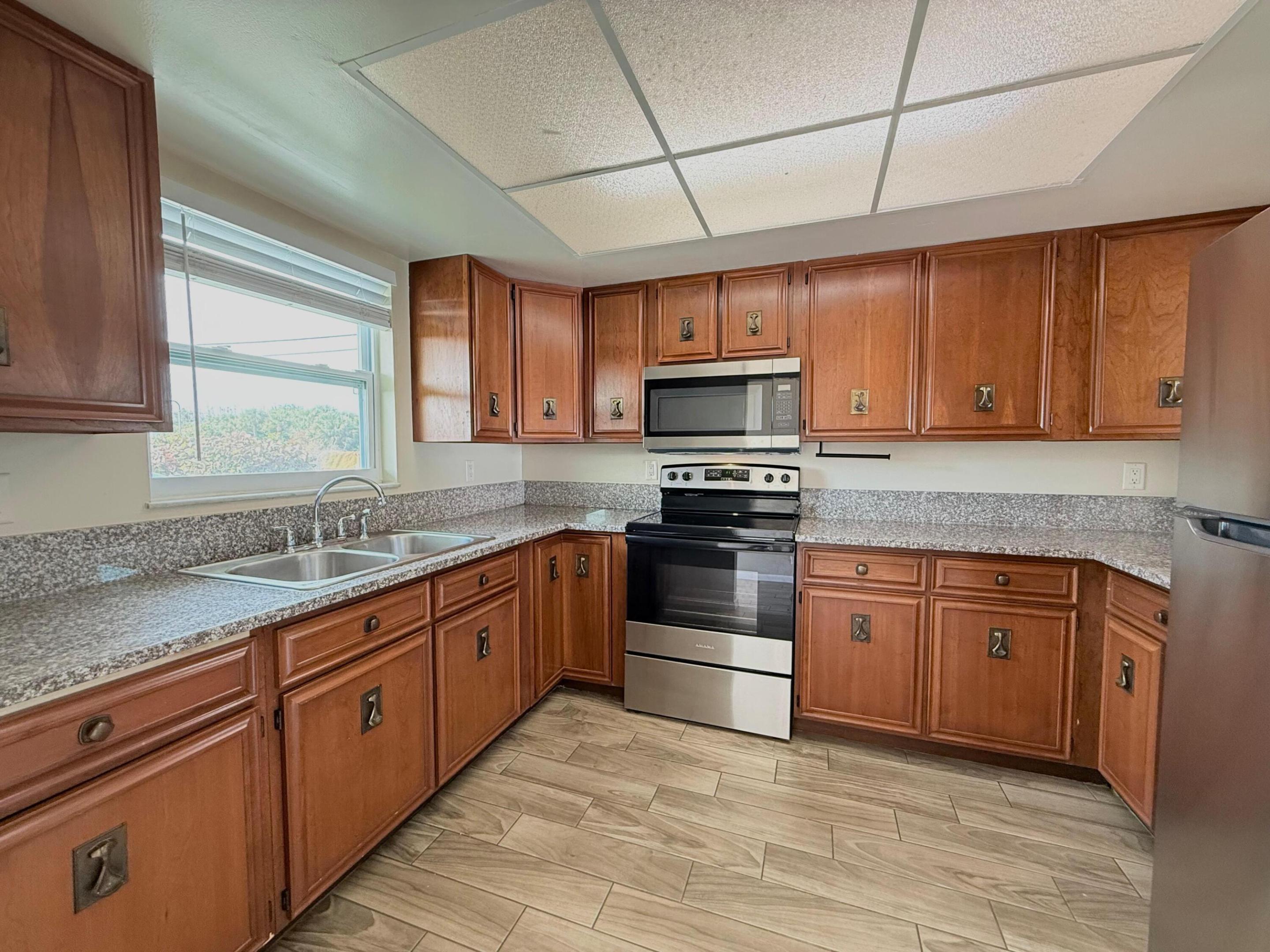 TEQUESTA VILLAS CONDO - Residential Lease