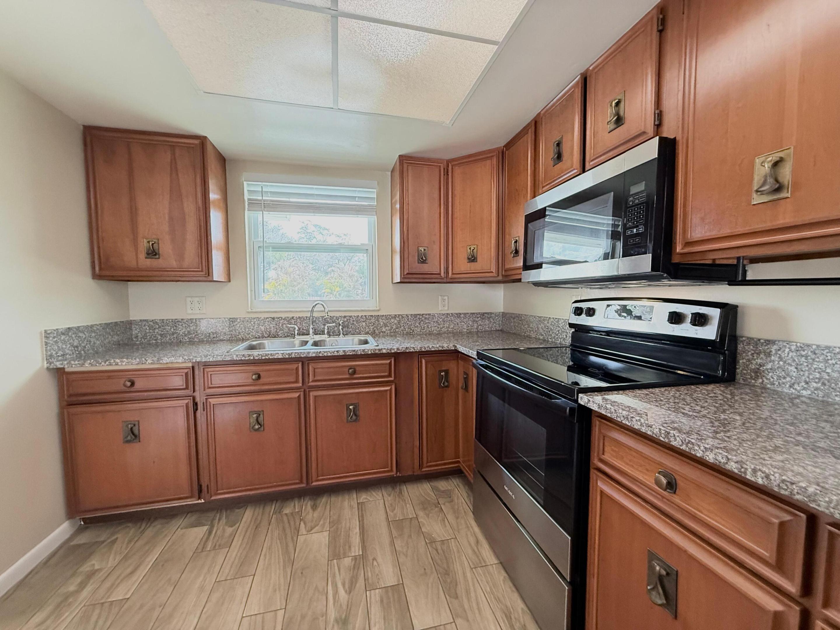 TEQUESTA VILLAS CONDO - Residential Lease