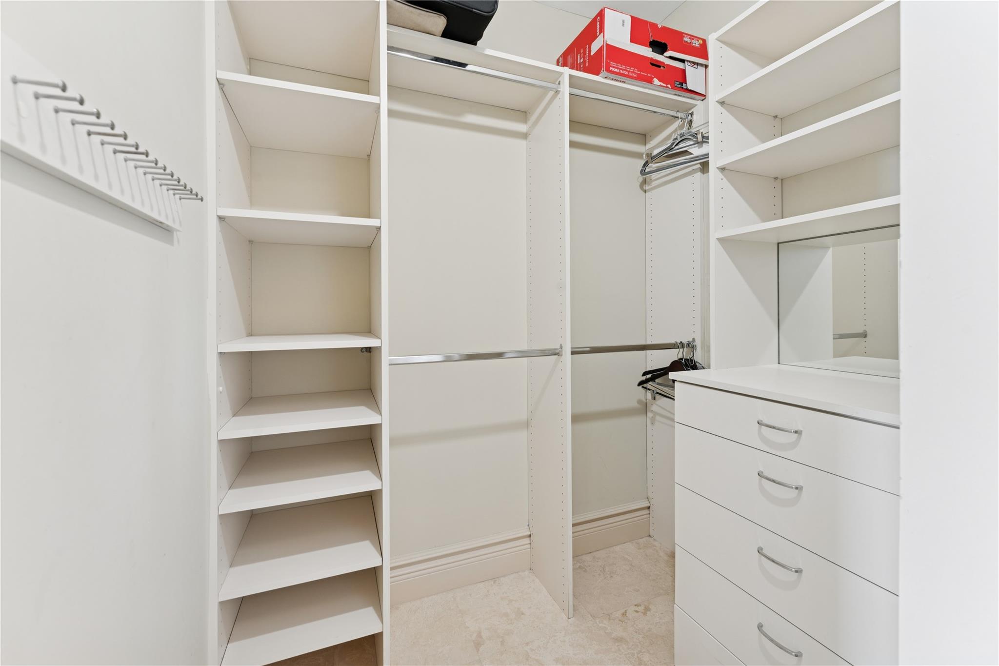 RITZ CARLTON RESIDENCES - Residential