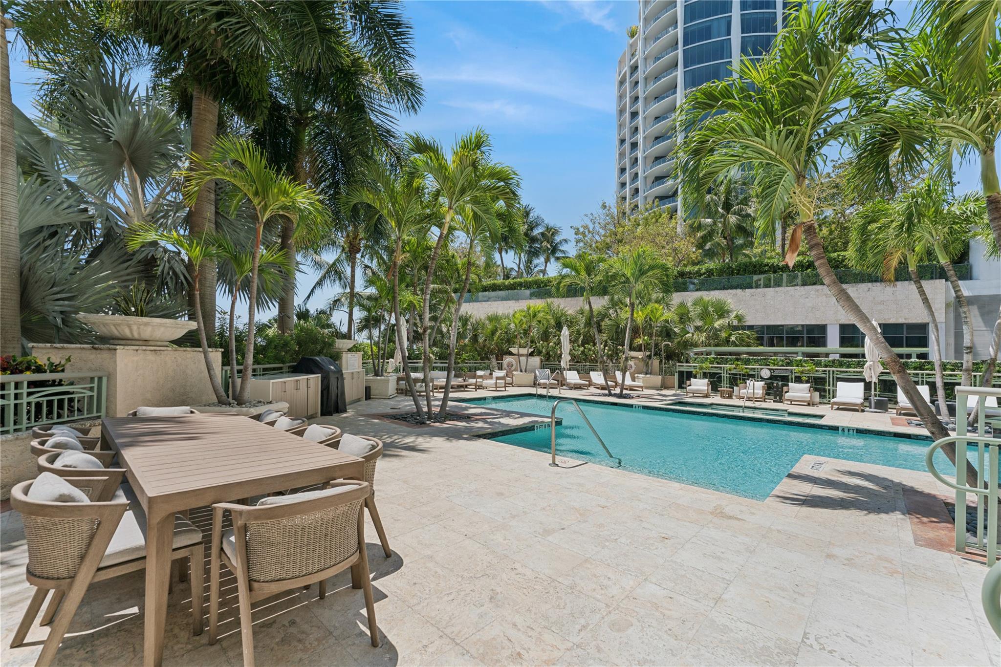 RITZ CARLTON RESIDENCES - Residential