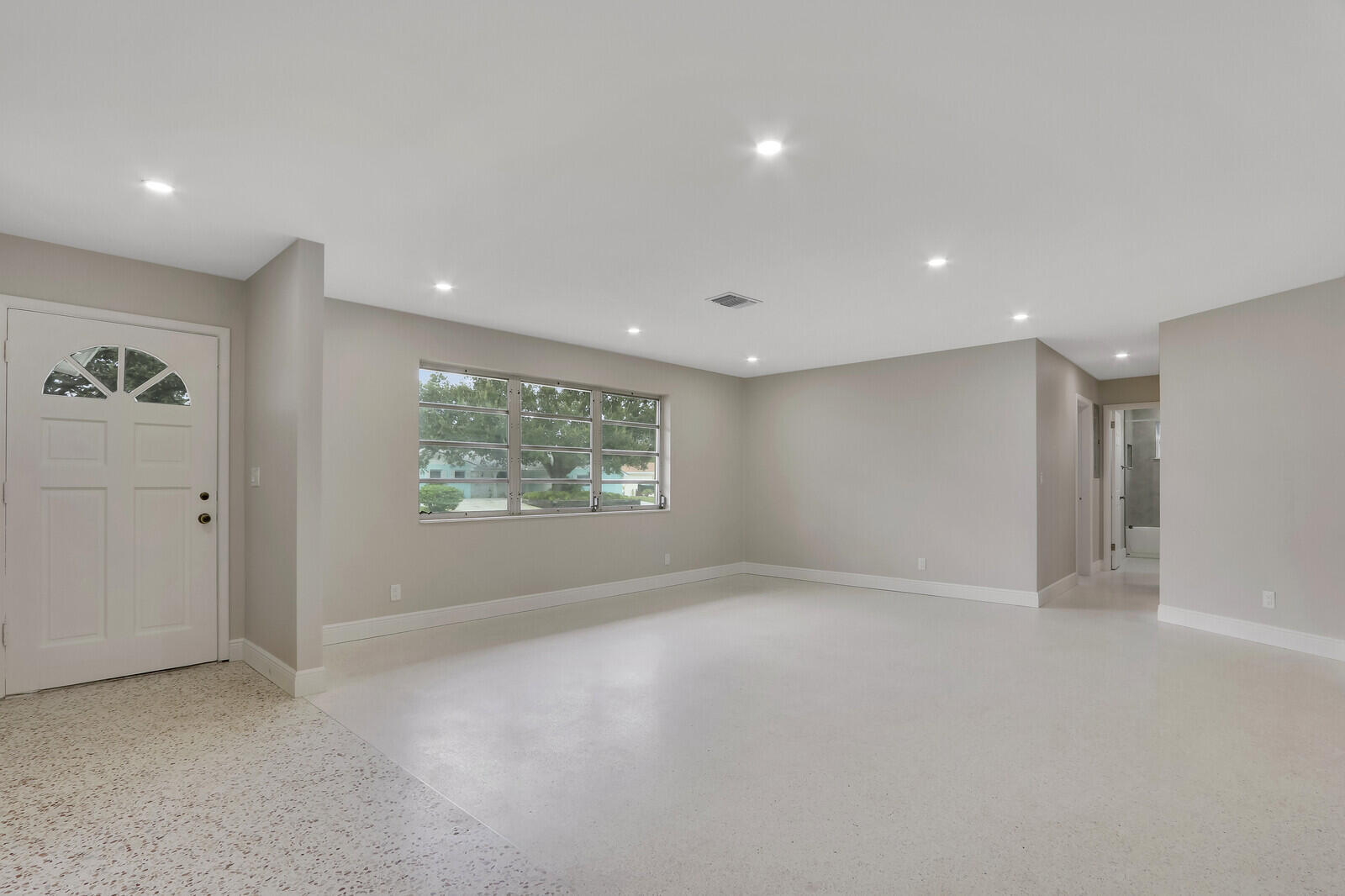 NORTH PALM BEACH VILLAGE OF 6 - Residential Lease