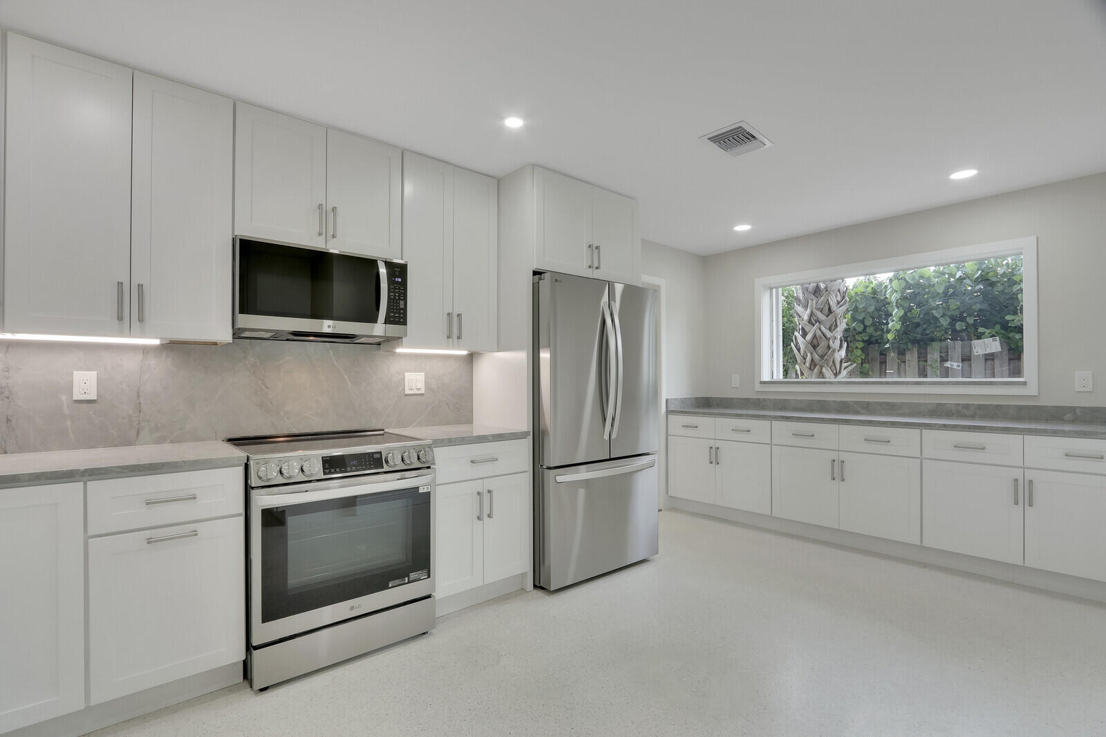 NORTH PALM BEACH VILLAGE OF 6 - Residential Lease