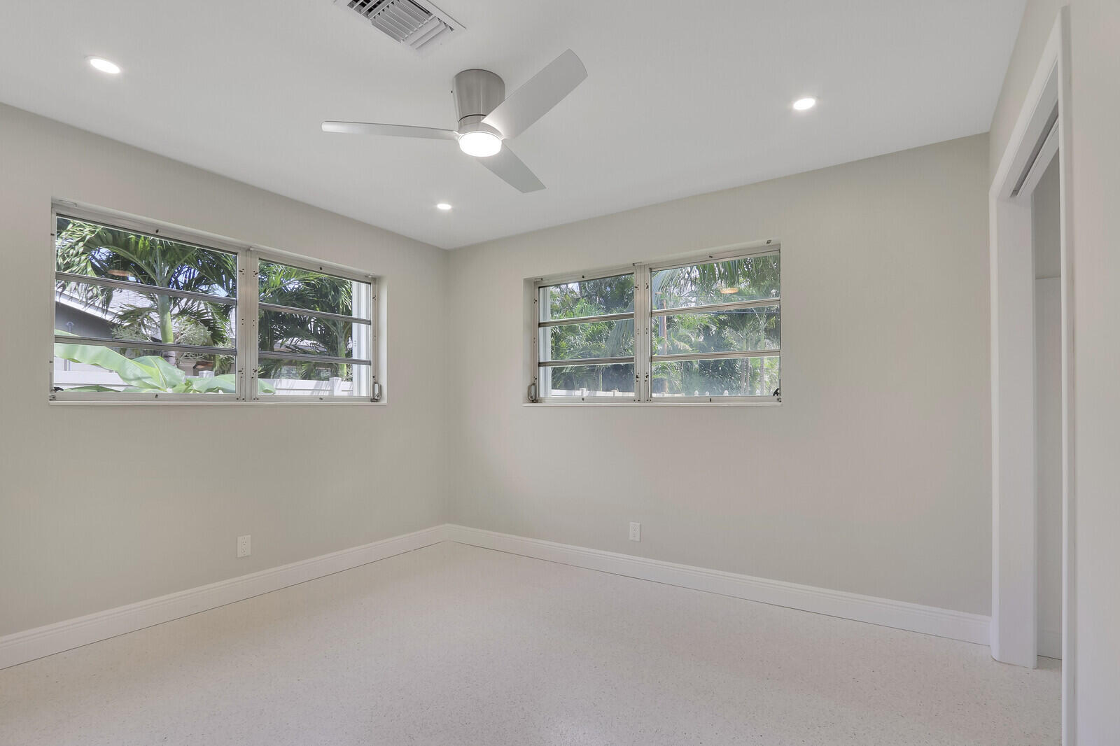 NORTH PALM BEACH VILLAGE OF 6 - Residential Lease