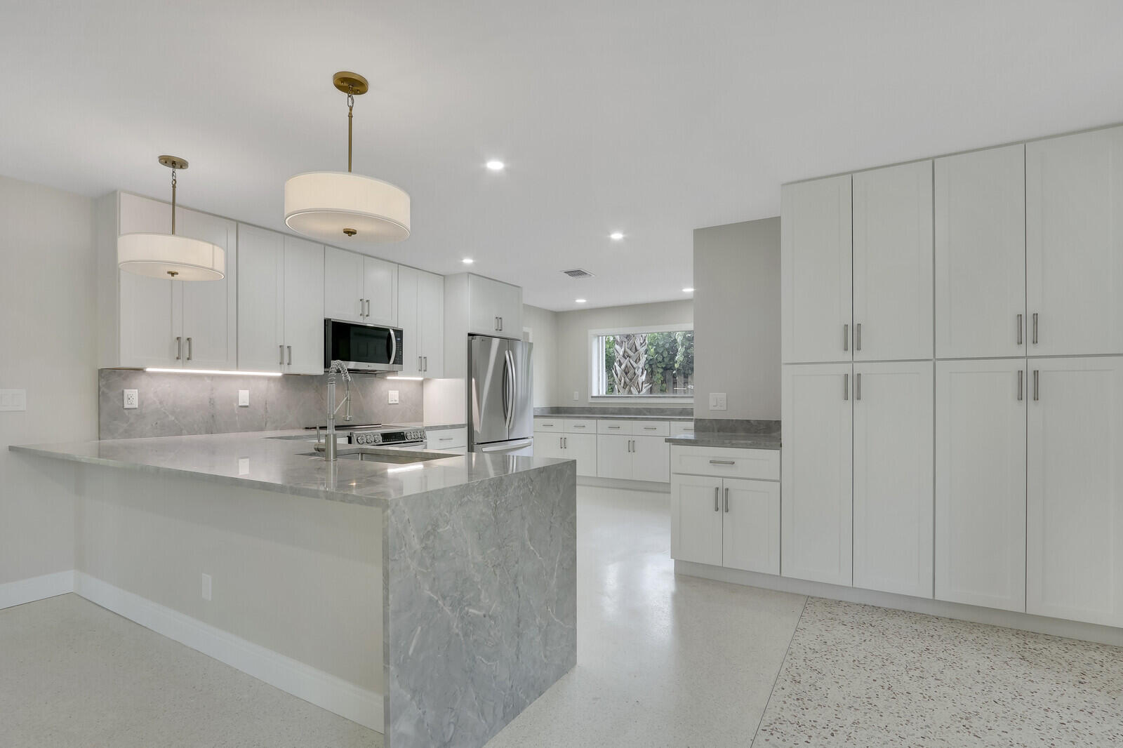 NORTH PALM BEACH VILLAGE OF 6 - Residential Lease