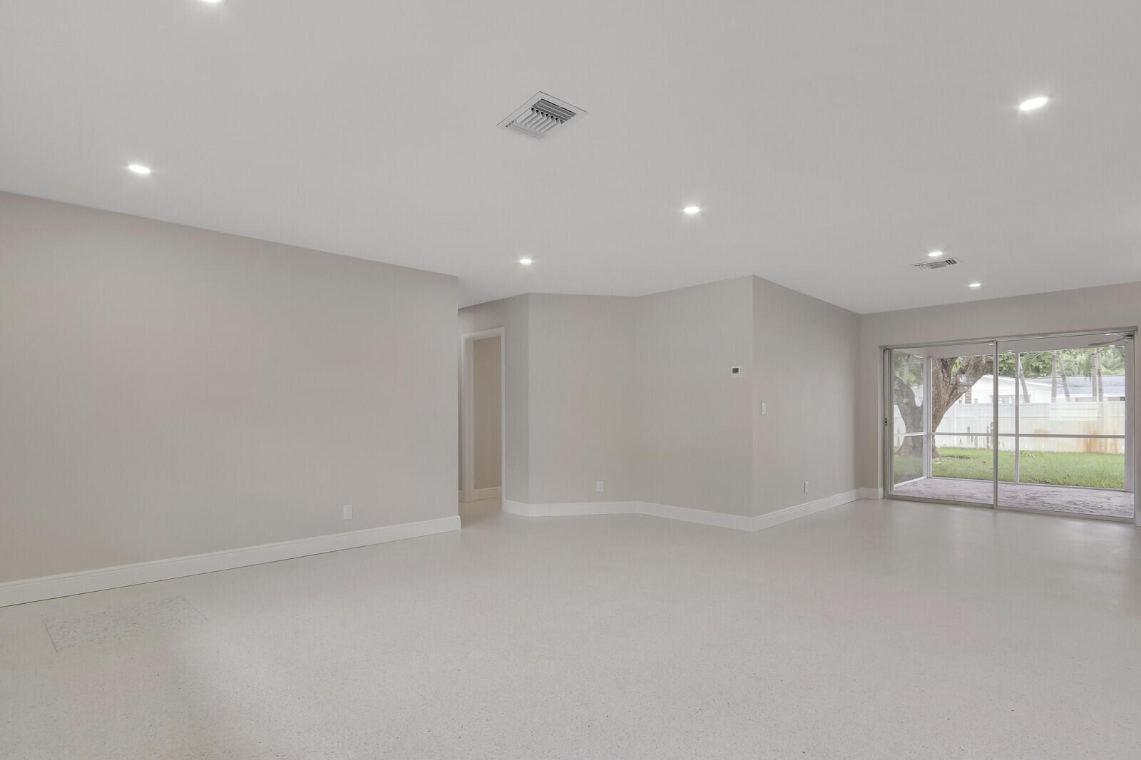 NORTH PALM BEACH VILLAGE OF 6 - Residential Lease