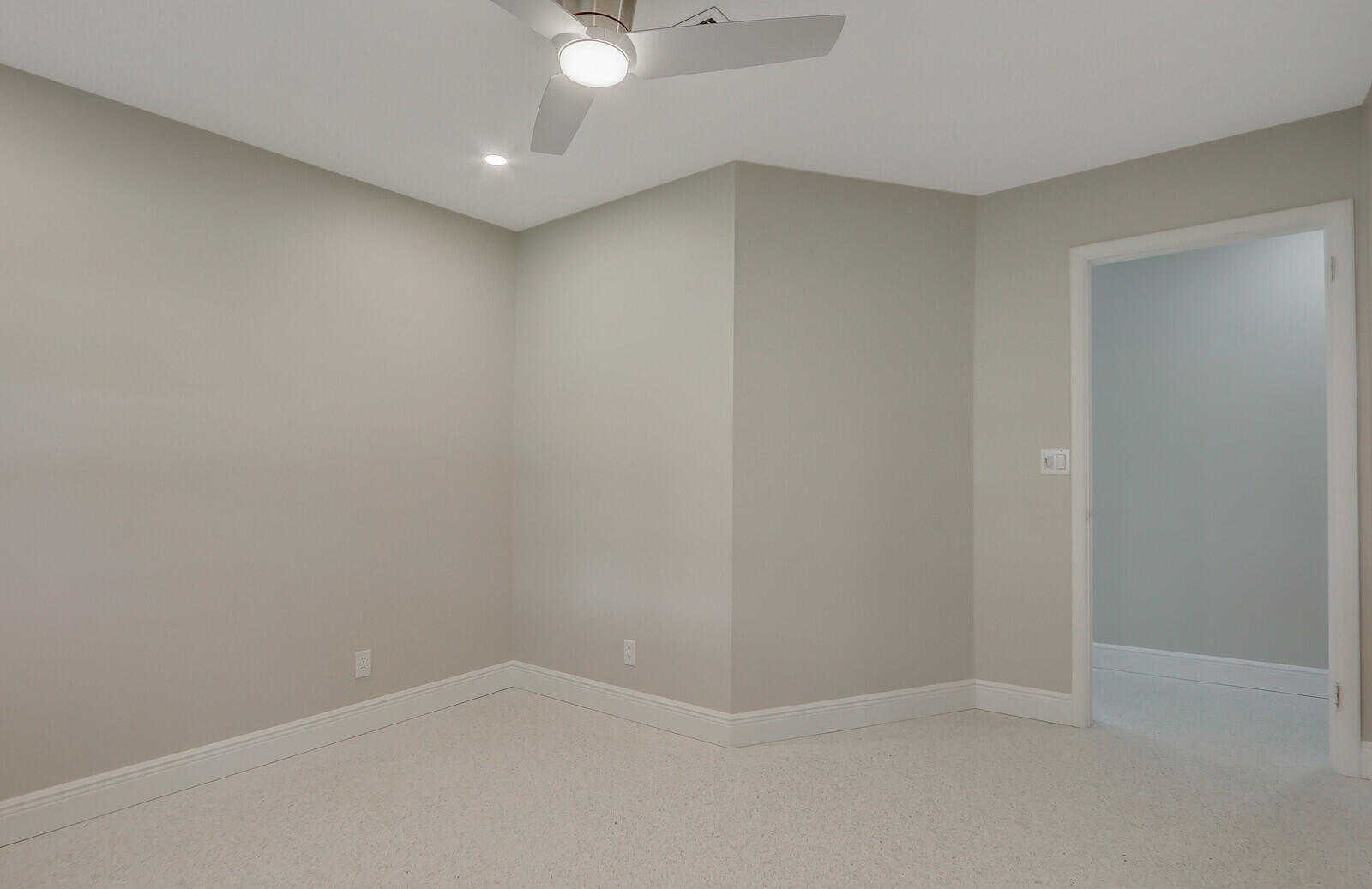 NORTH PALM BEACH VILLAGE OF 6 - Residential Lease