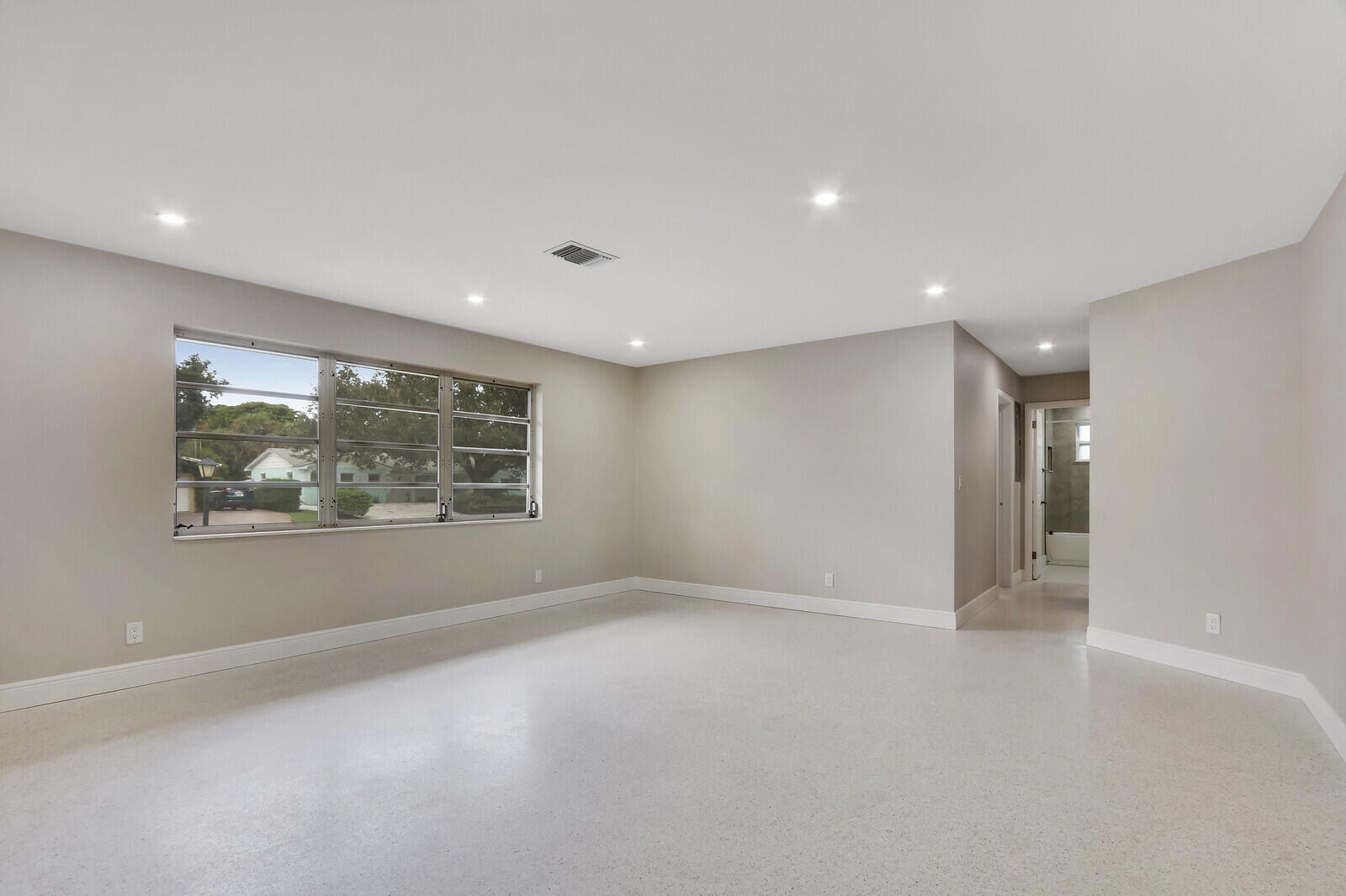NORTH PALM BEACH VILLAGE OF 6 - Residential Lease