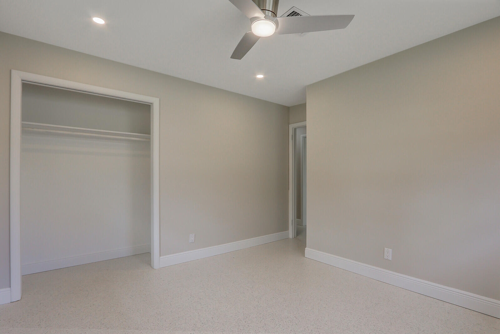 NORTH PALM BEACH VILLAGE OF 6 - Residential Lease