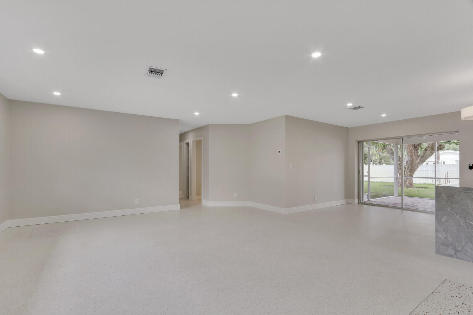 NORTH PALM BEACH VILLAGE OF 6 - Residential Lease
