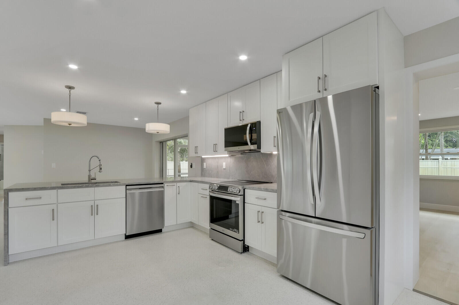 NORTH PALM BEACH VILLAGE OF 6 - Residential Lease