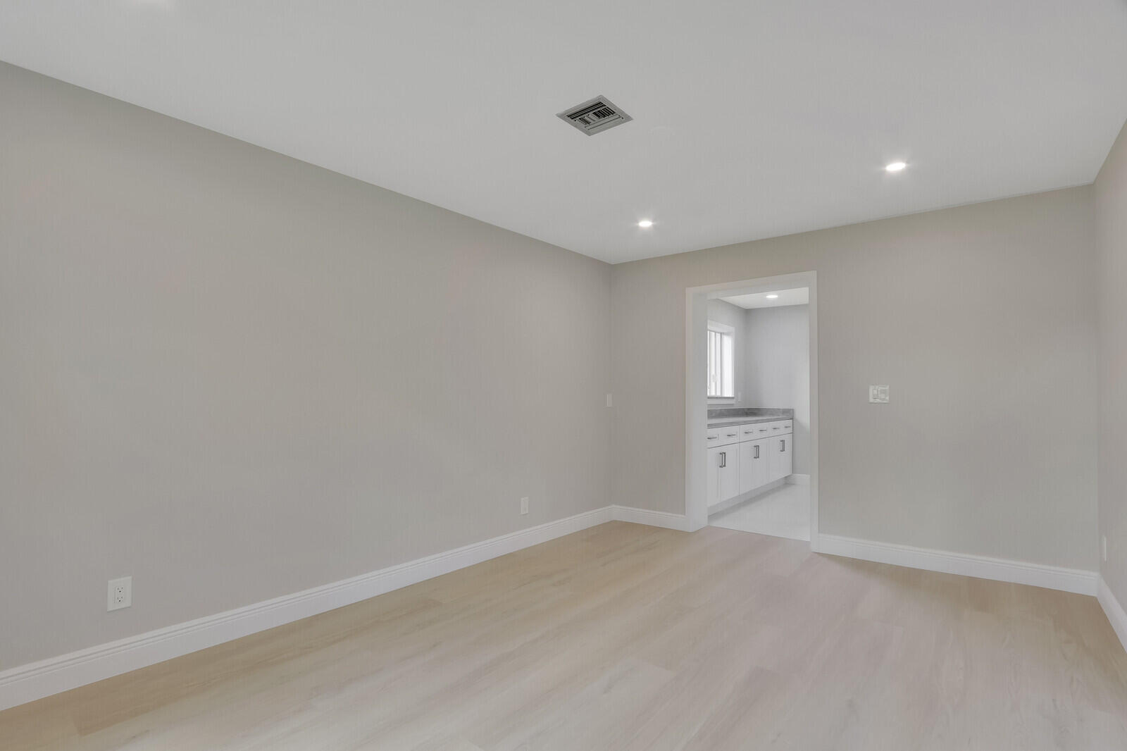 NORTH PALM BEACH VILLAGE OF 6 - Residential Lease