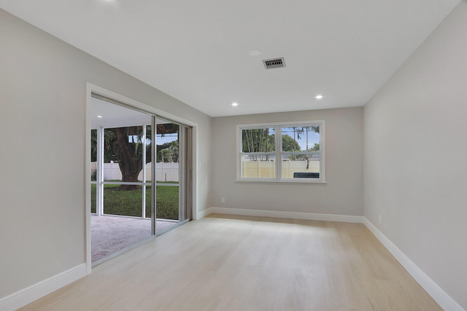 NORTH PALM BEACH VILLAGE OF 6 - Residential Lease