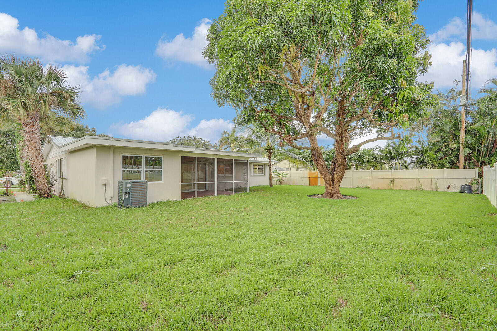 NORTH PALM BEACH VILLAGE OF 6 - Residential Lease