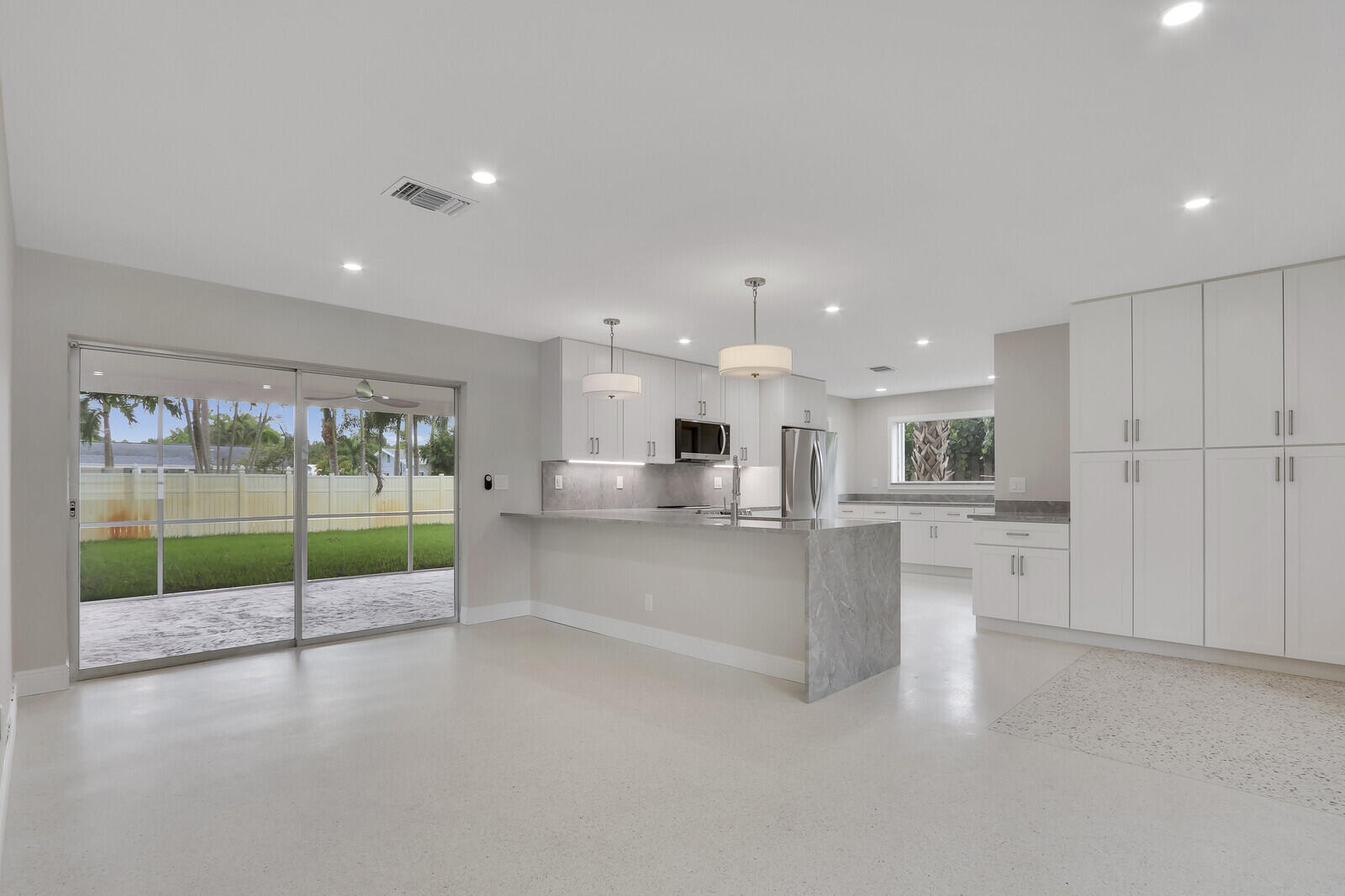 NORTH PALM BEACH VILLAGE OF 6 - Residential Lease