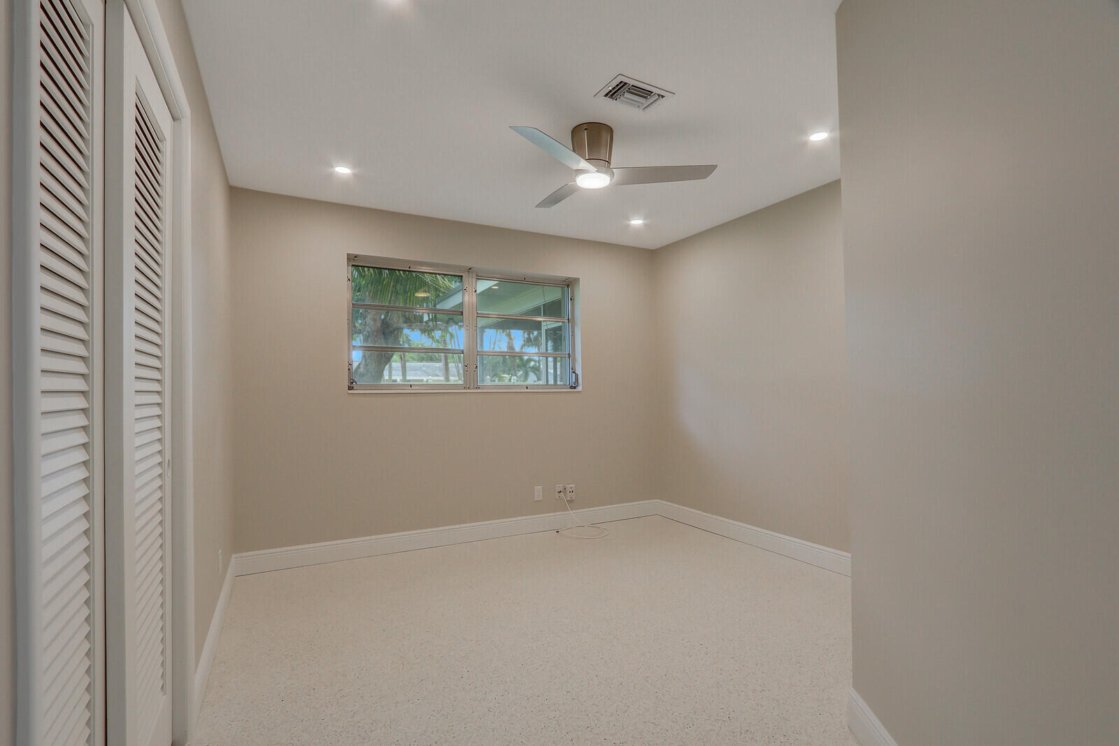 NORTH PALM BEACH VILLAGE OF 6 - Residential Lease
