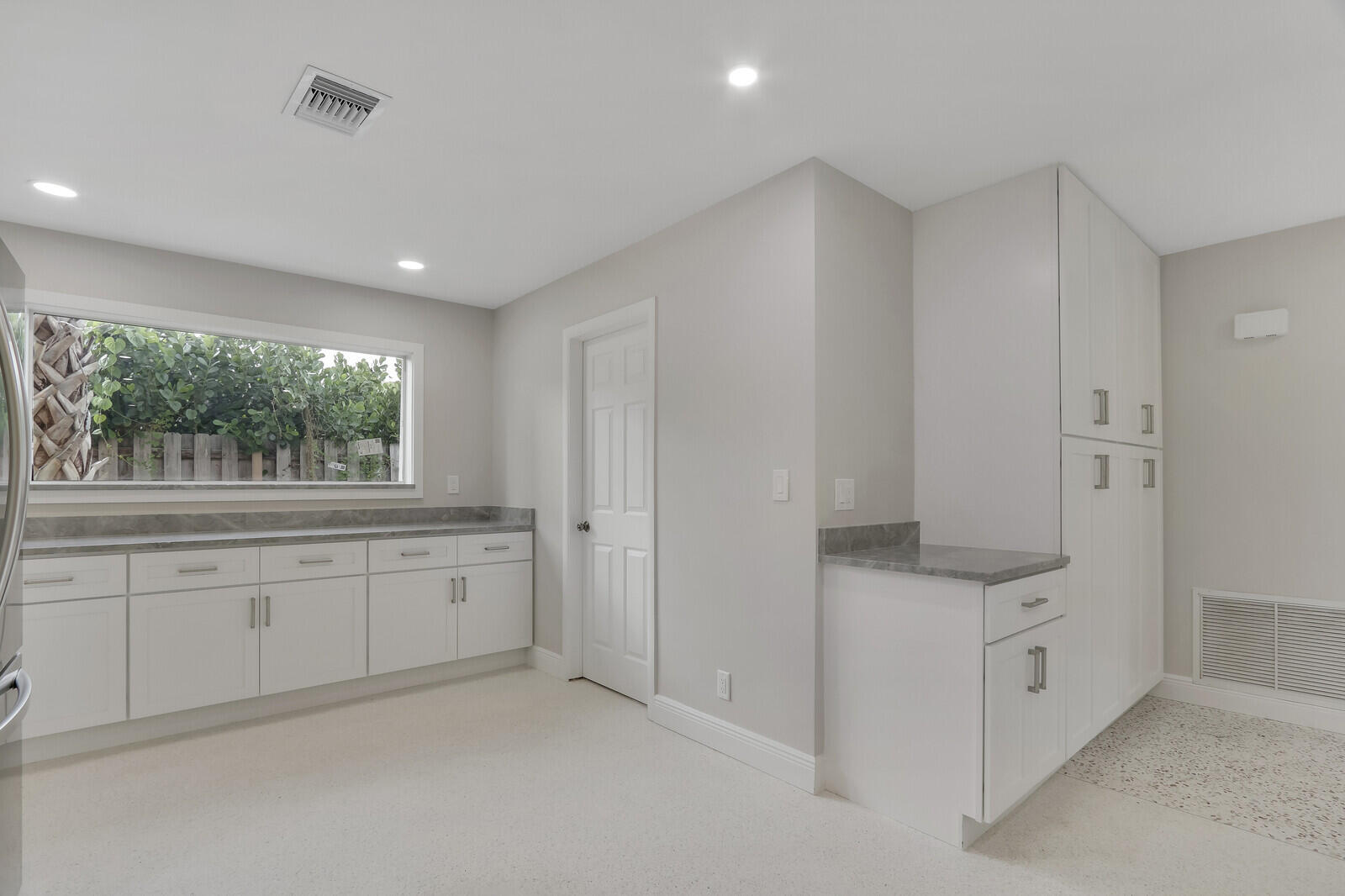NORTH PALM BEACH VILLAGE OF 6 - Residential Lease