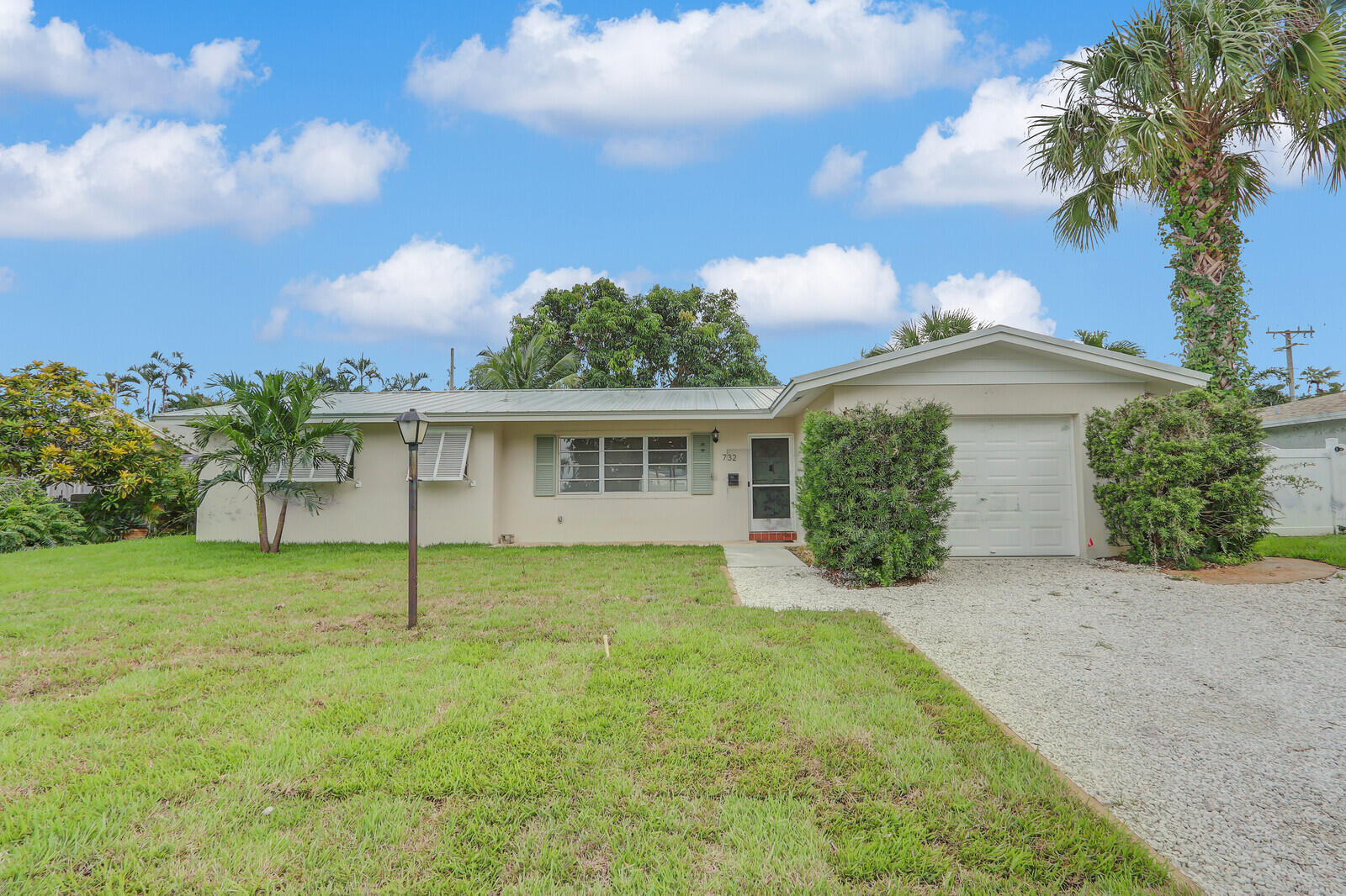 732 Pelican Way
