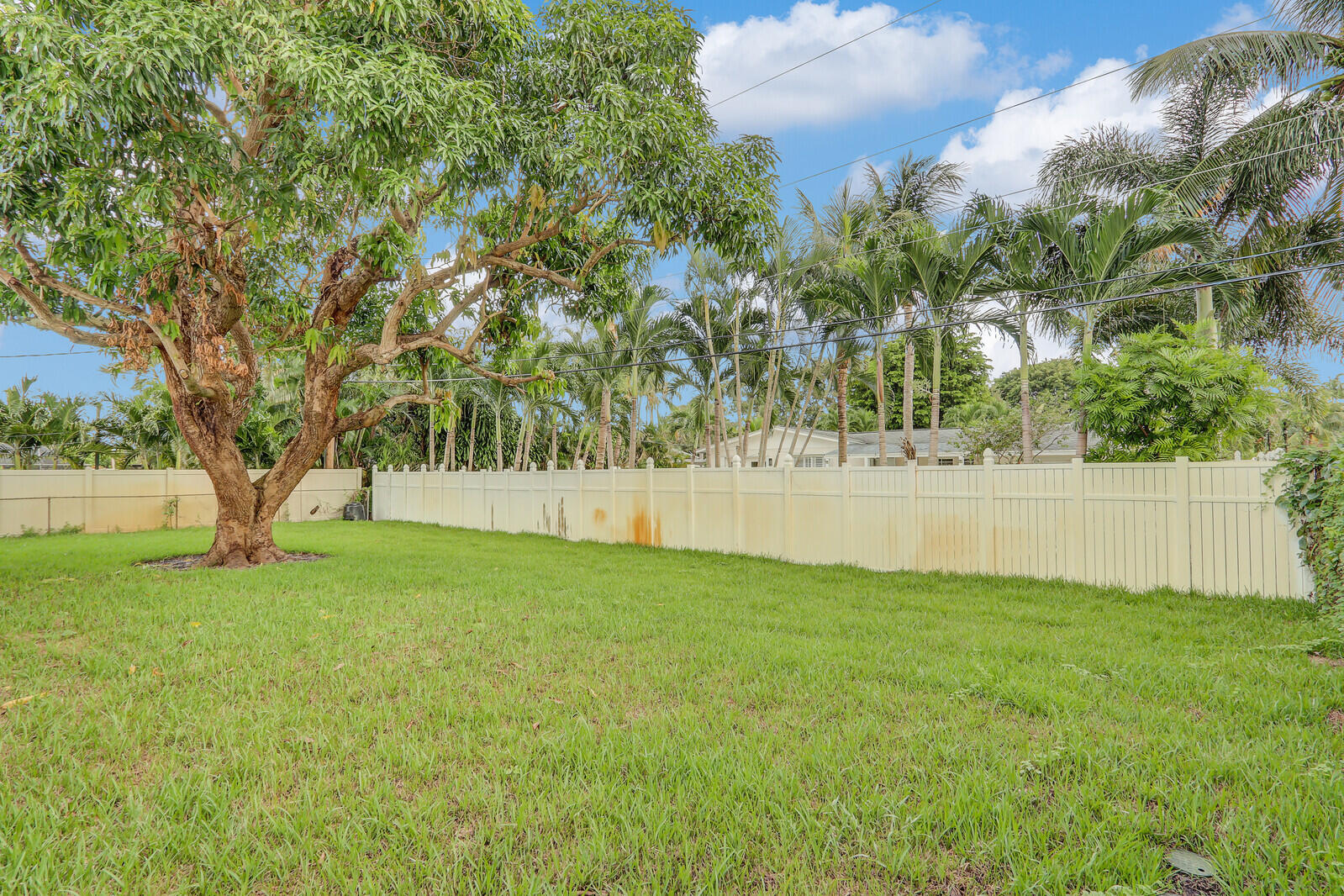 NORTH PALM BEACH VILLAGE OF 6 - Residential Lease