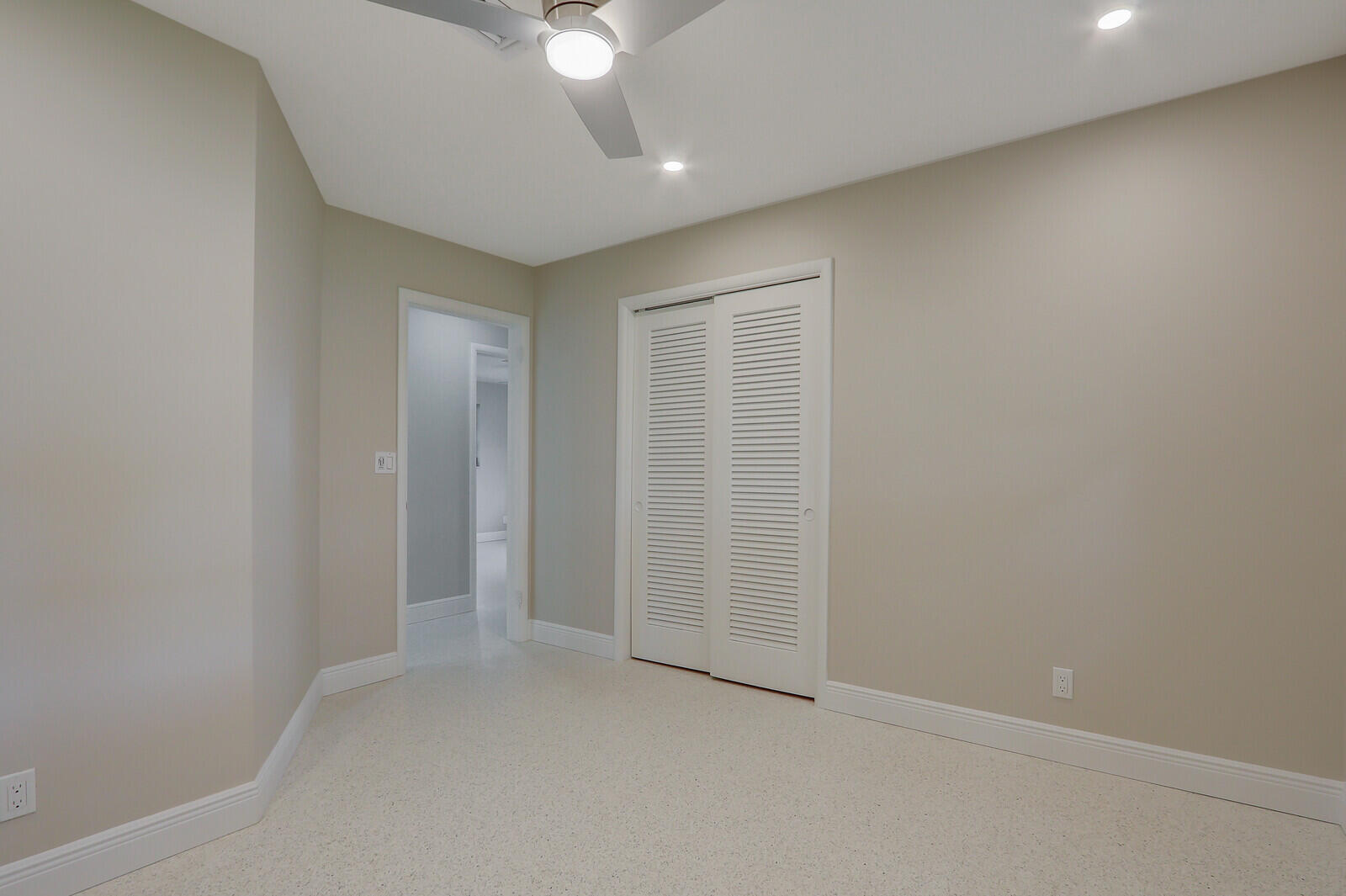NORTH PALM BEACH VILLAGE OF 6 - Residential Lease