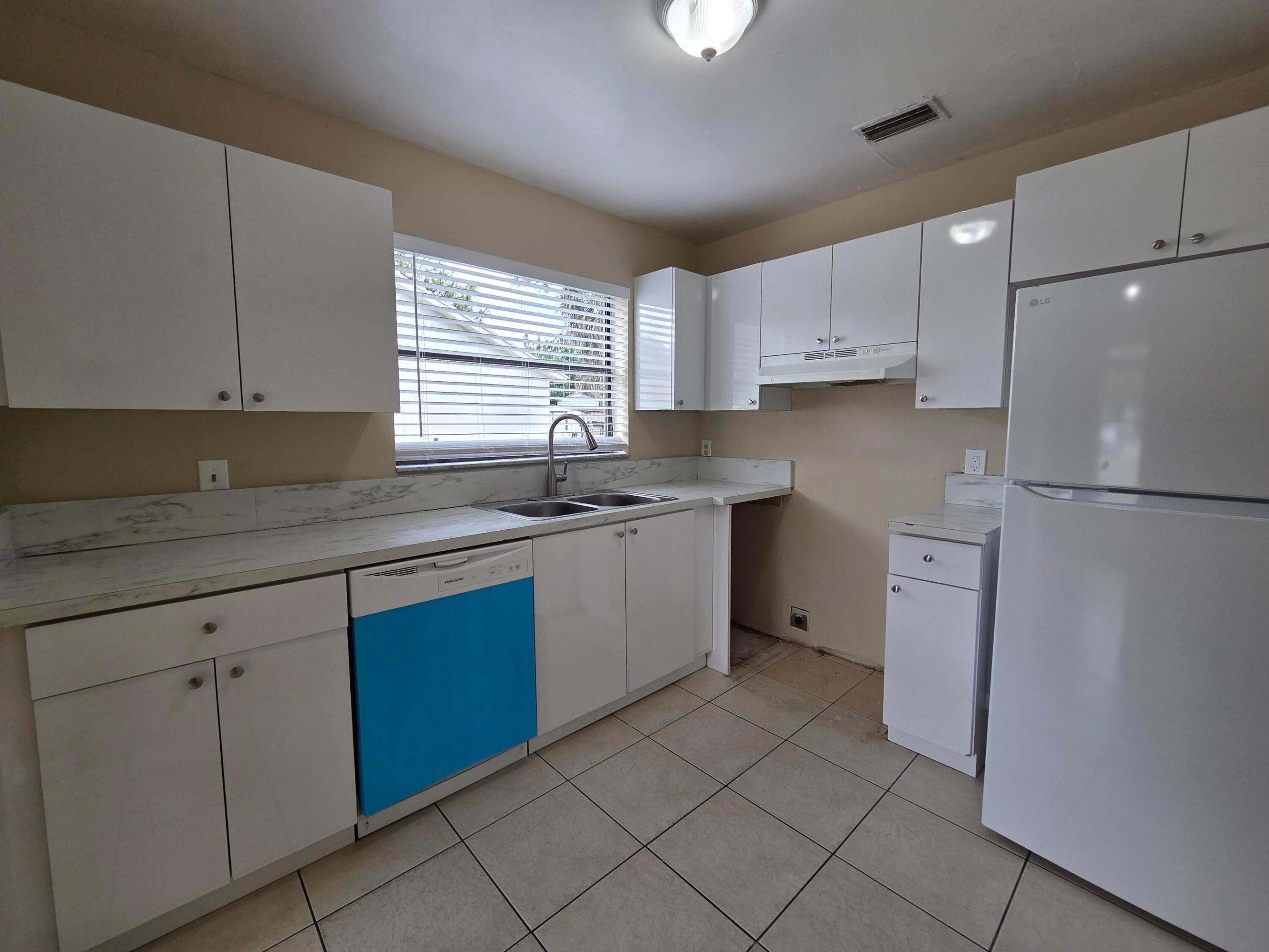 MIL-LAKE ESTATES ADD NO 1 - Residential Lease