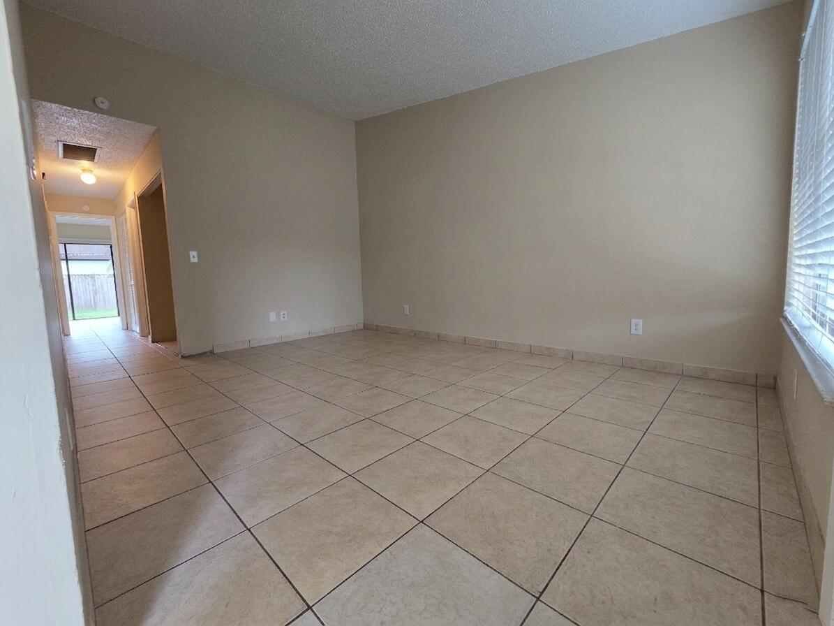 MIL-LAKE ESTATES ADD NO 1 - Residential Lease