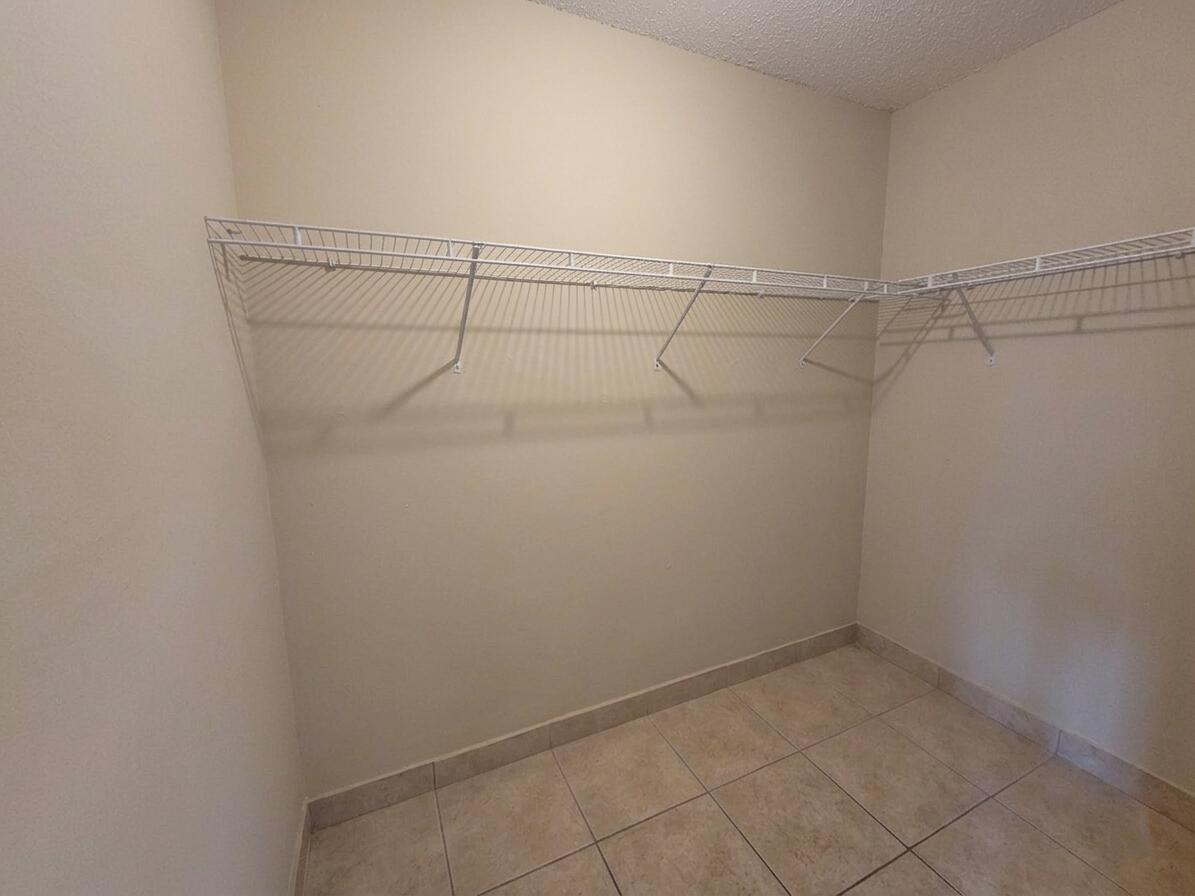 MIL-LAKE ESTATES ADD NO 1 - Residential Lease