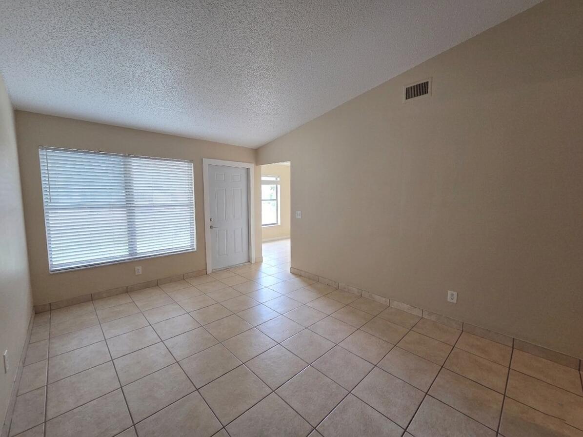 MIL-LAKE ESTATES ADD NO 1 - Residential Lease