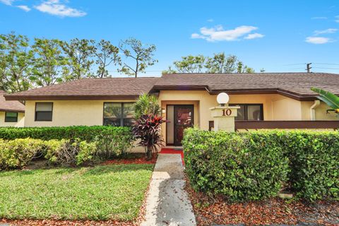 10 Bay Cedar Court Royal Palm Beach FL 33411