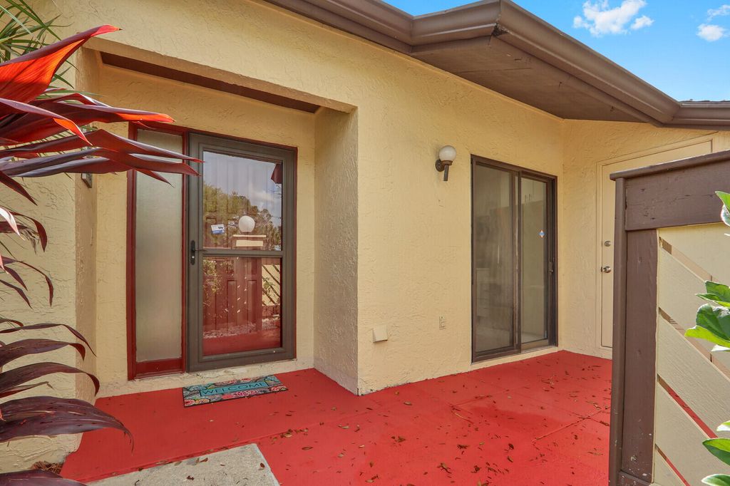 Photo of 10 Bay Cedar Court, Royal Palm Beach, FL 33411 (MLS # B26003323)