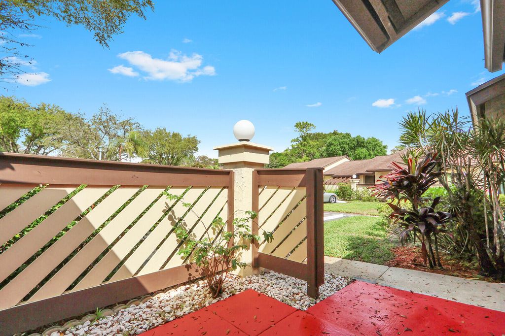 Photo of 10 Bay Cedar Court, Royal Palm Beach, FL 33411 (MLS # B26003323)