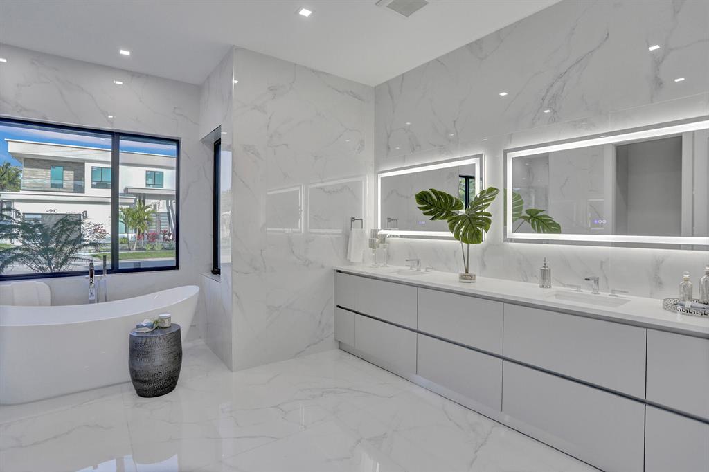 CORAL KEY VILLAS 3RD SEC - Residential