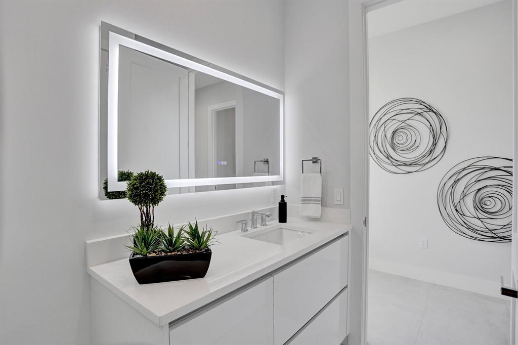 CORAL KEY VILLAS 3RD SEC - Residential