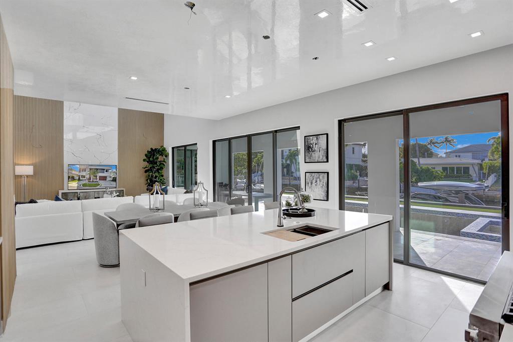 CORAL KEY VILLAS 3RD SEC - Residential