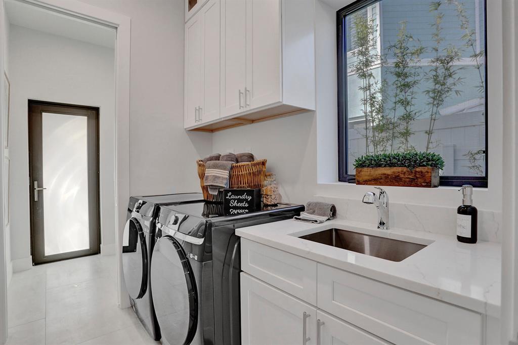 CORAL KEY VILLAS 3RD SEC - Residential