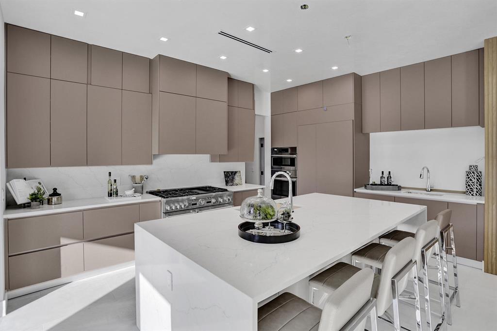 CORAL KEY VILLAS 3RD SEC - Residential