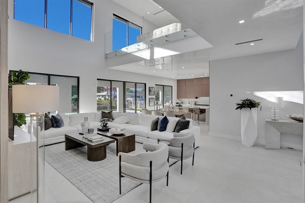 CORAL KEY VILLAS 3RD SEC - Residential