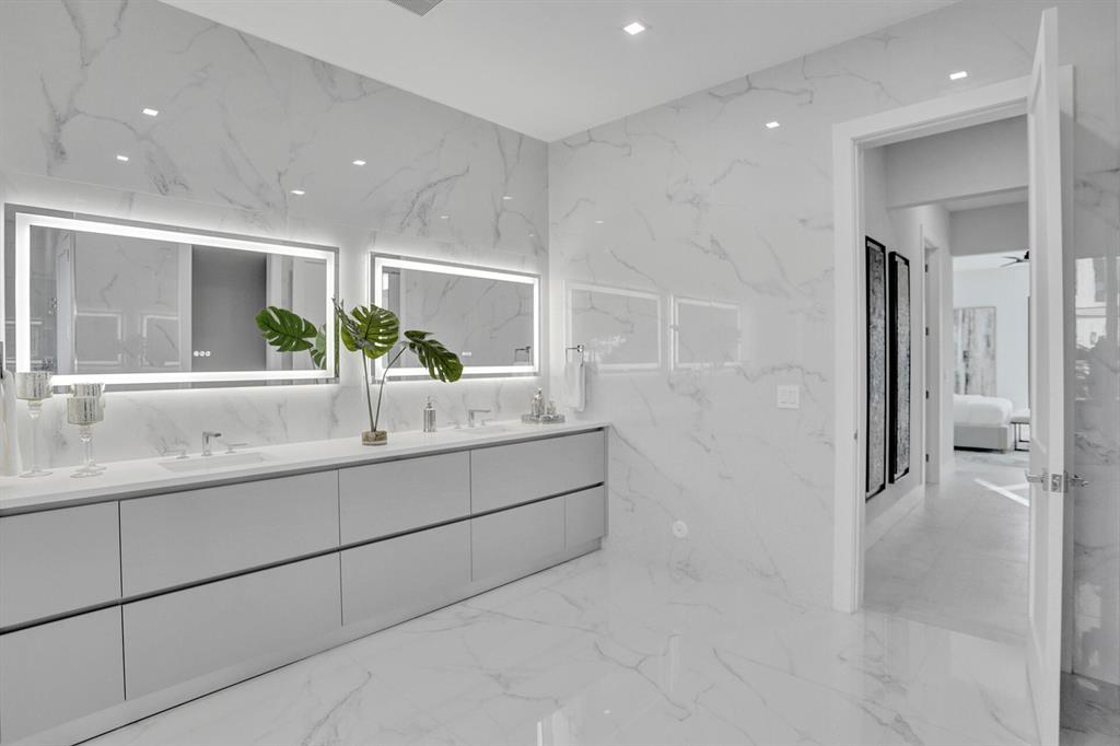 CORAL KEY VILLAS 3RD SEC - Residential