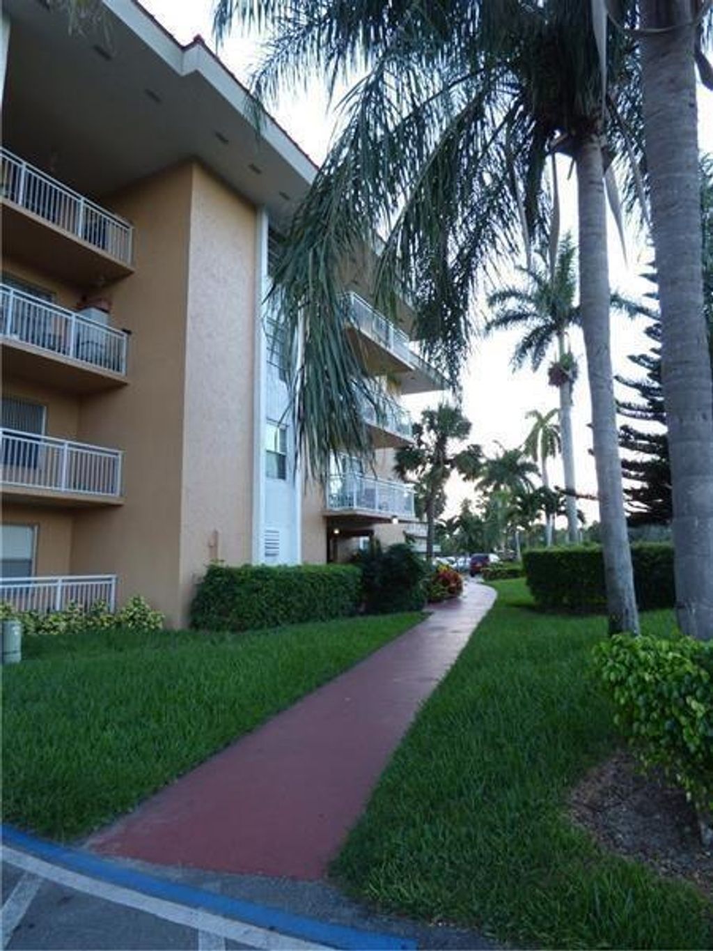 Photo of 455 S Pine Island Road #408, Plantation, FL 33324 (MLS # F10497254)
