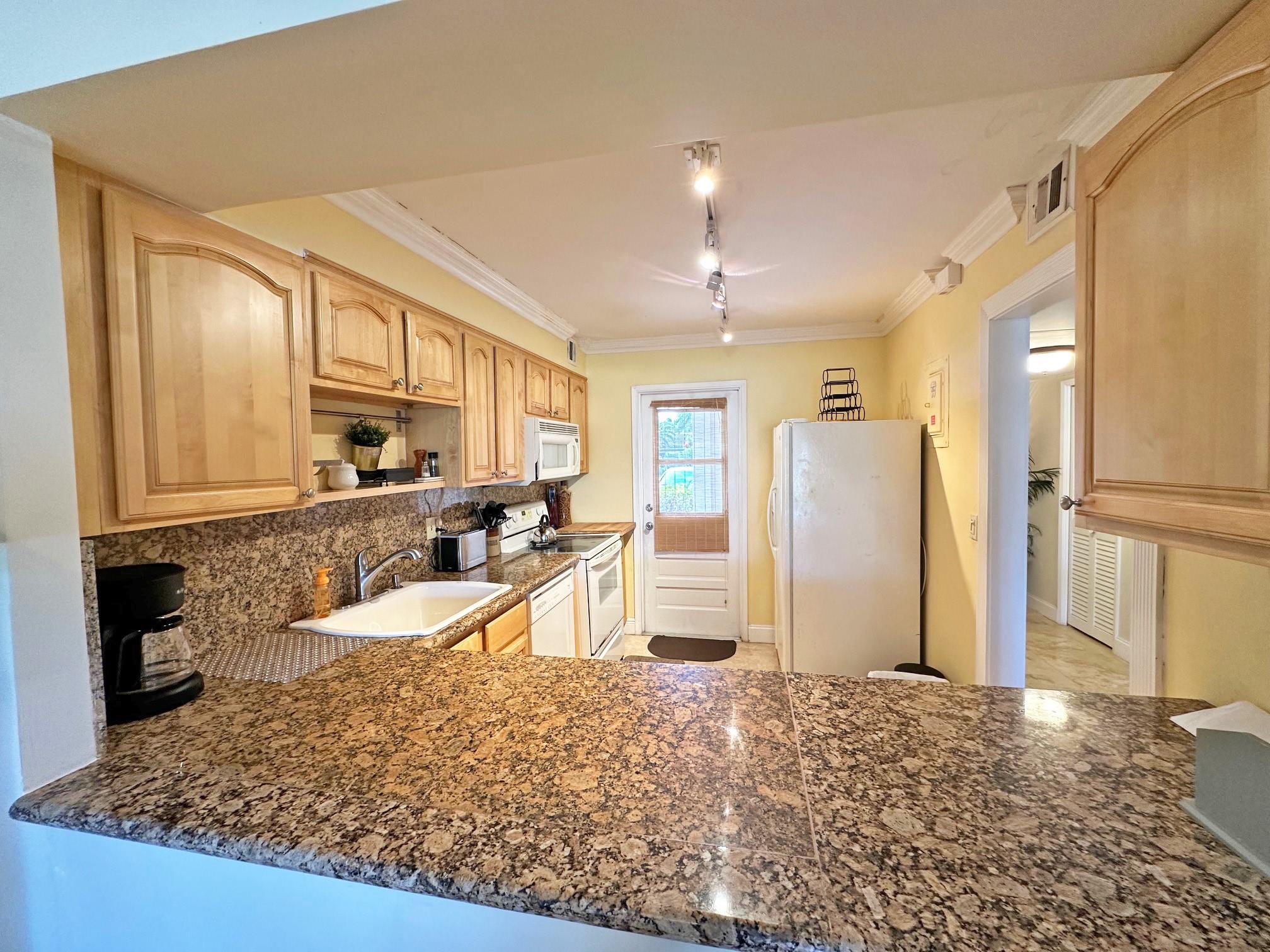 2900 N Palm Aire Dr 110
