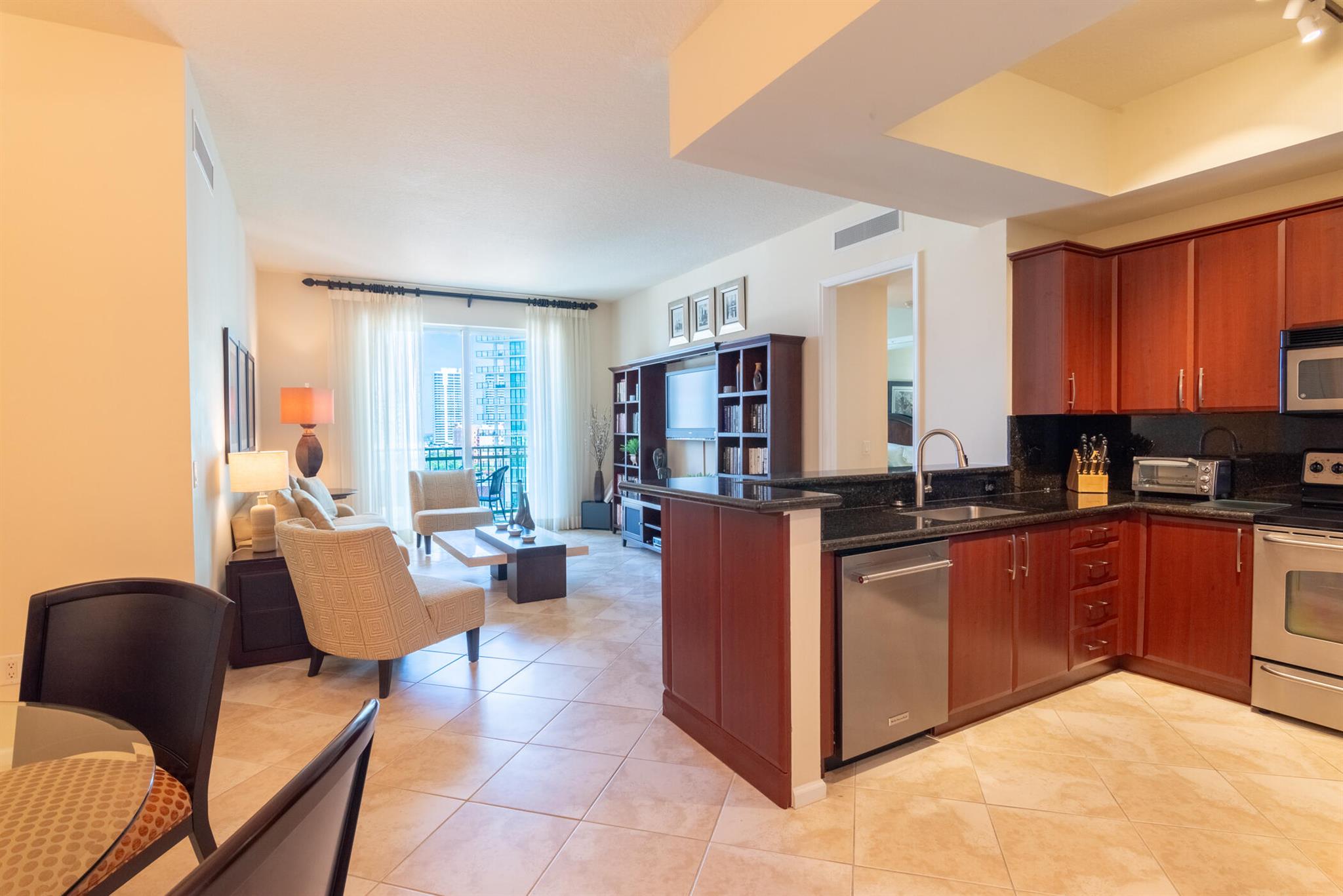 403 S Sapodilla Avenue 811