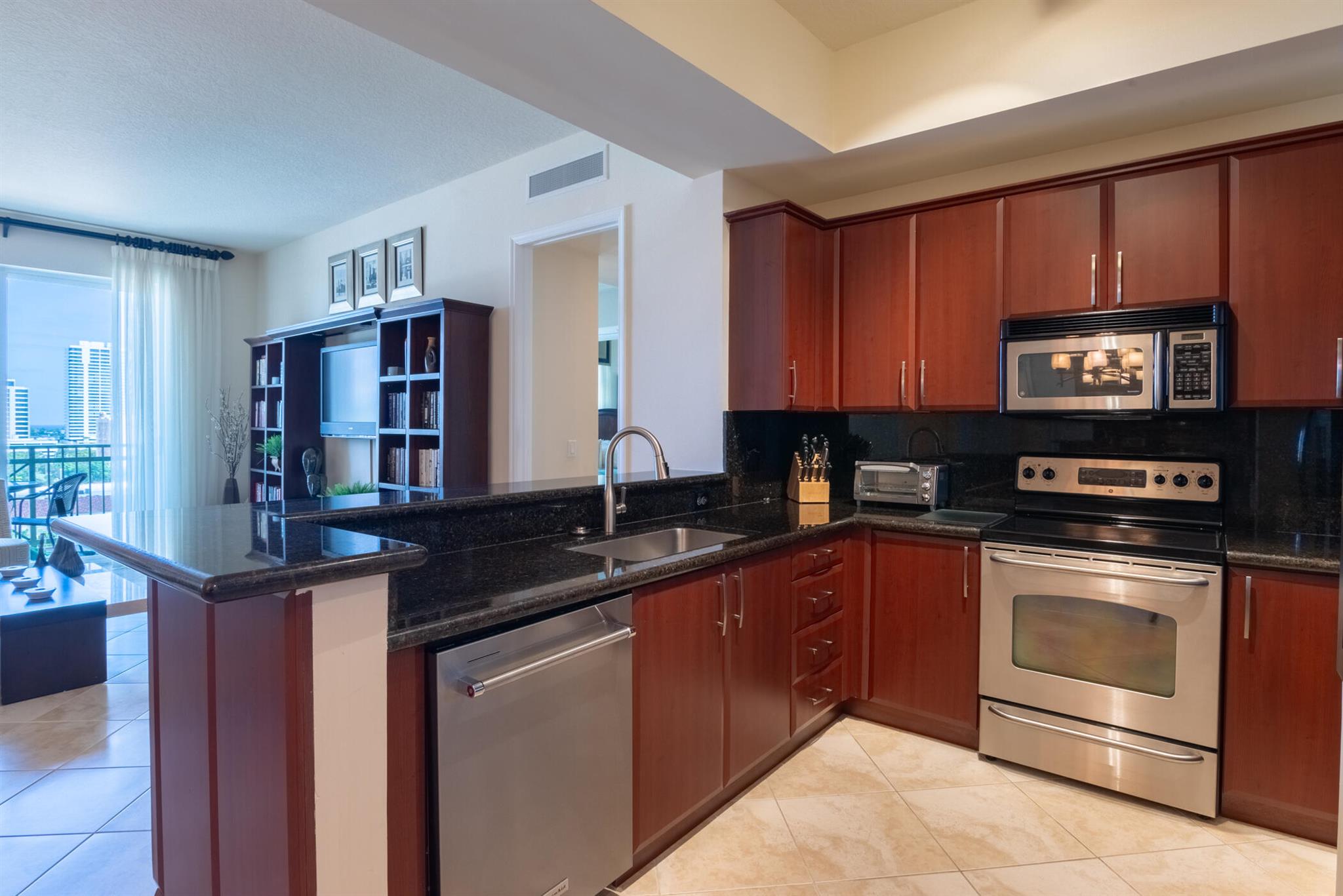 403 S Sapodilla Avenue 811