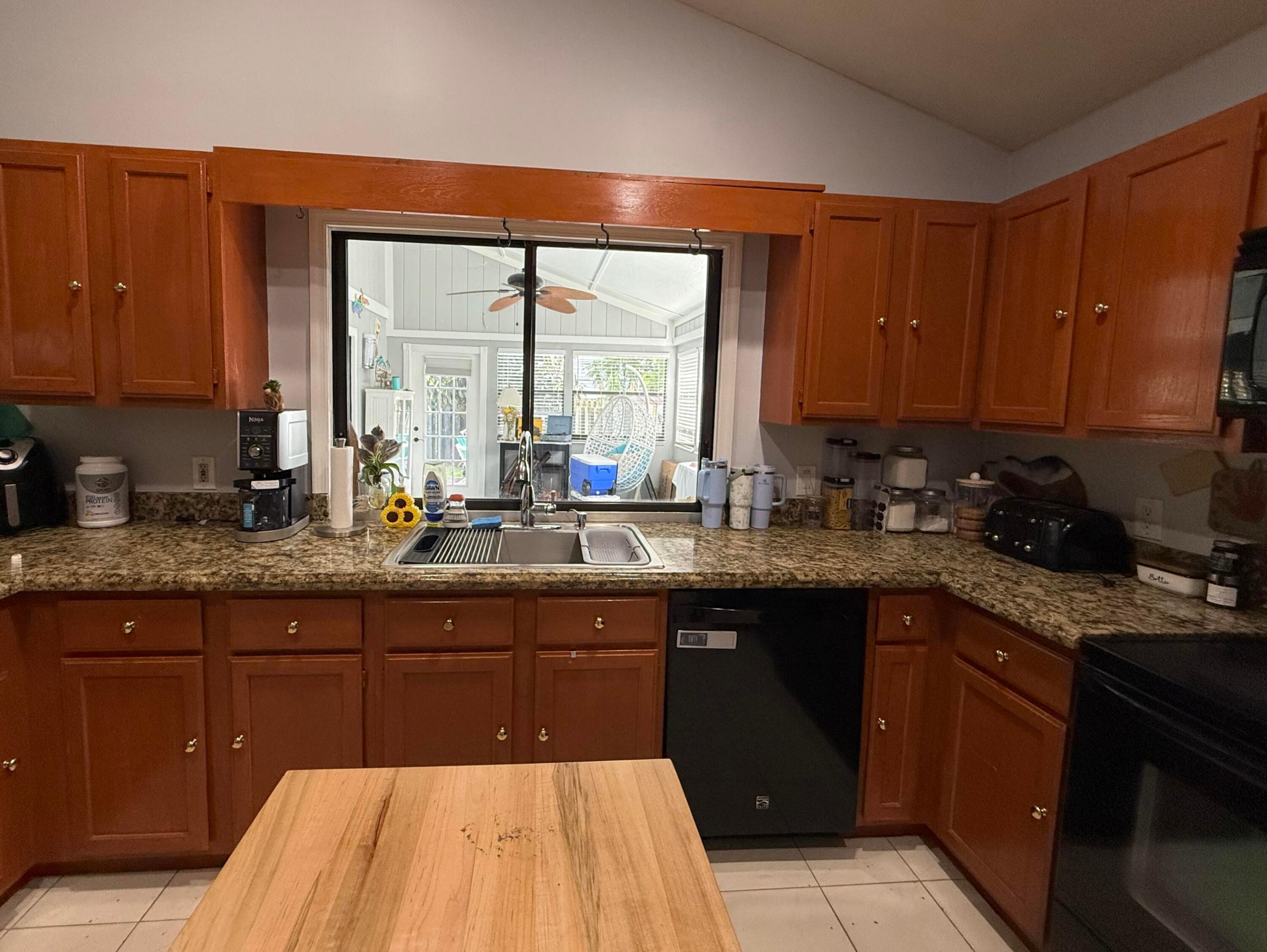 NORTH PALM BEACH HEIGHTS SEC 3 - Residential Lease