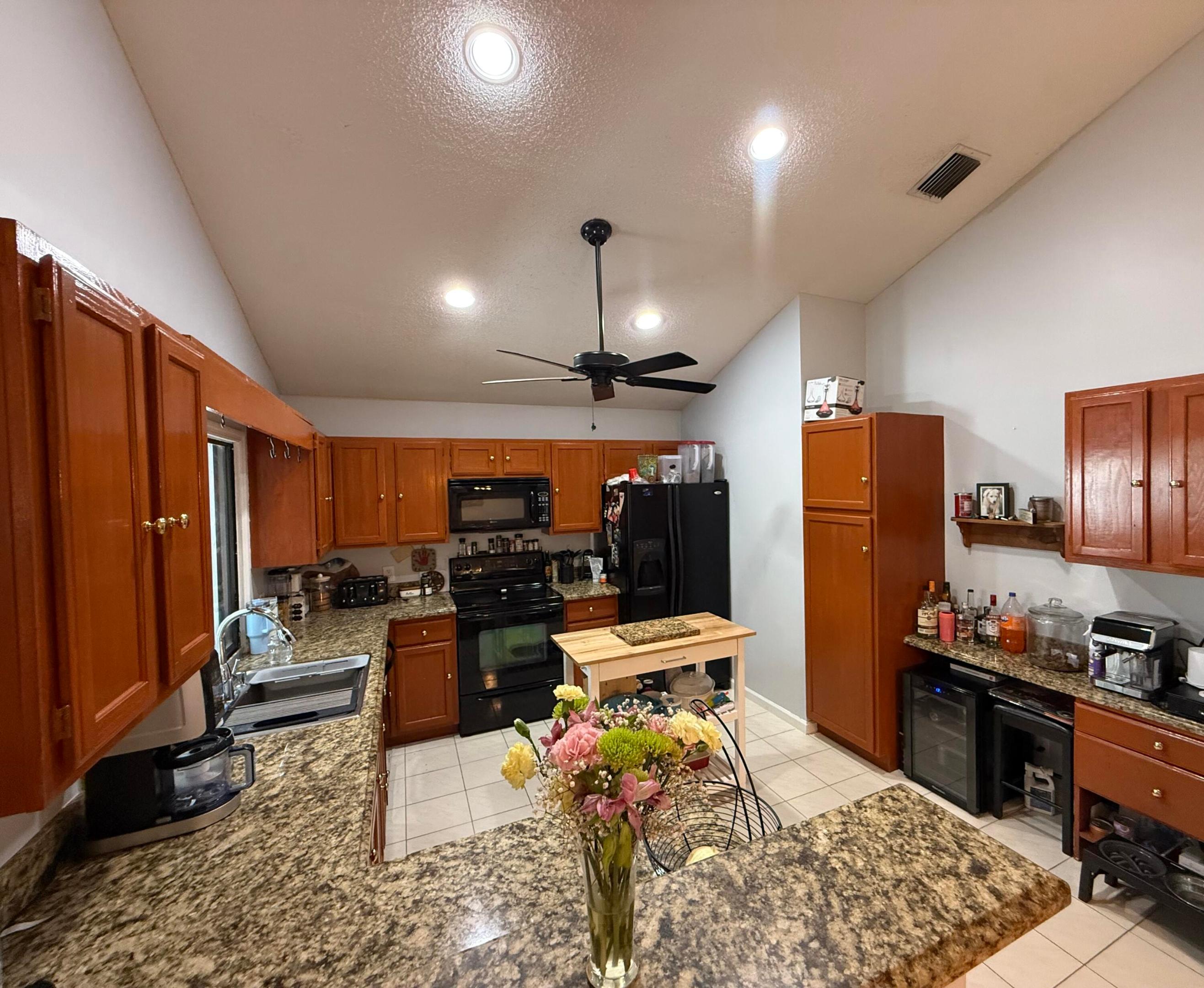 NORTH PALM BEACH HEIGHTS SEC 3 - Residential Lease