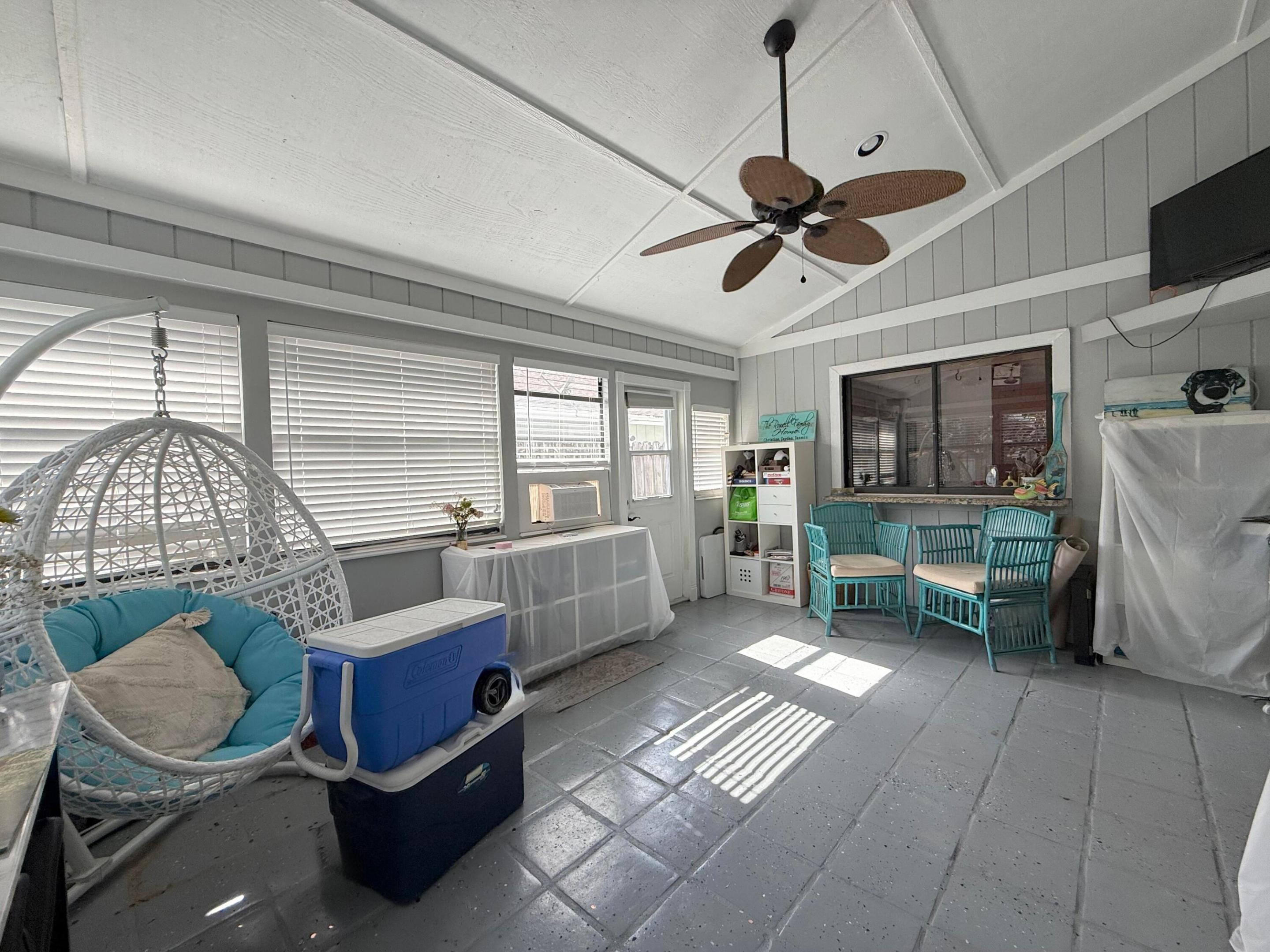 NORTH PALM BEACH HEIGHTS SEC 3 - Residential Lease